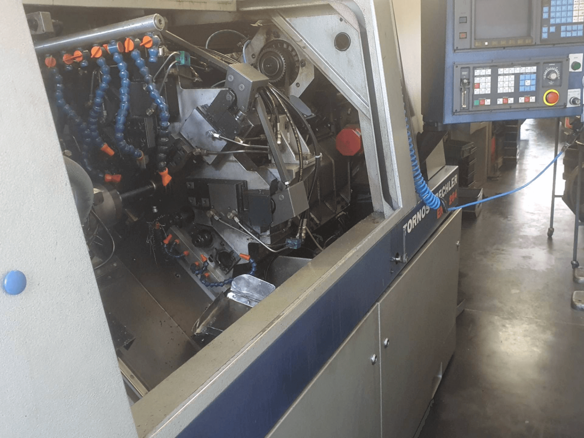 Vista Frontal da Tornos-Bechler ENC 264 máquina