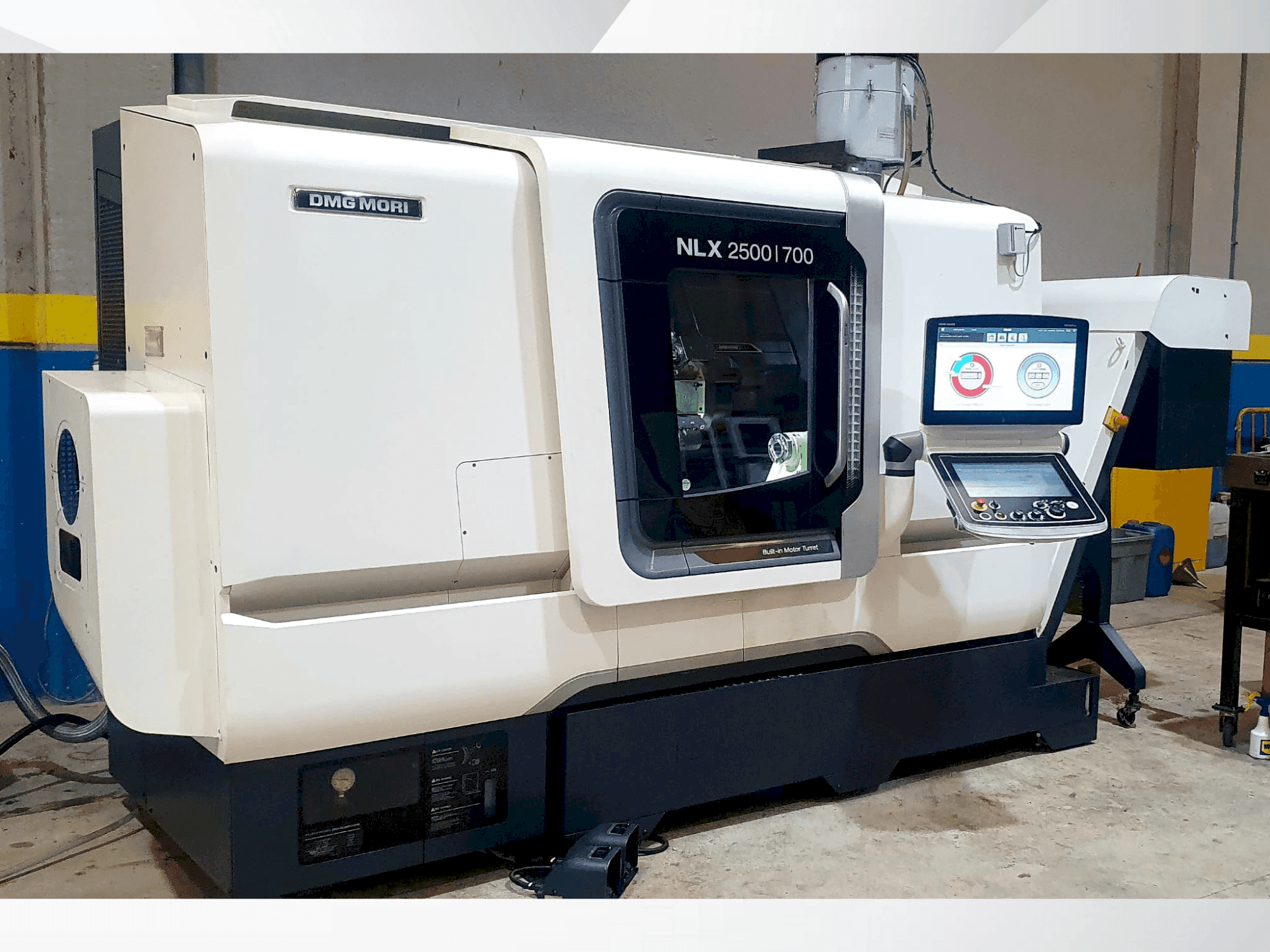 Vista Frontal da DMG MORI NLX2500Y/700 máquina