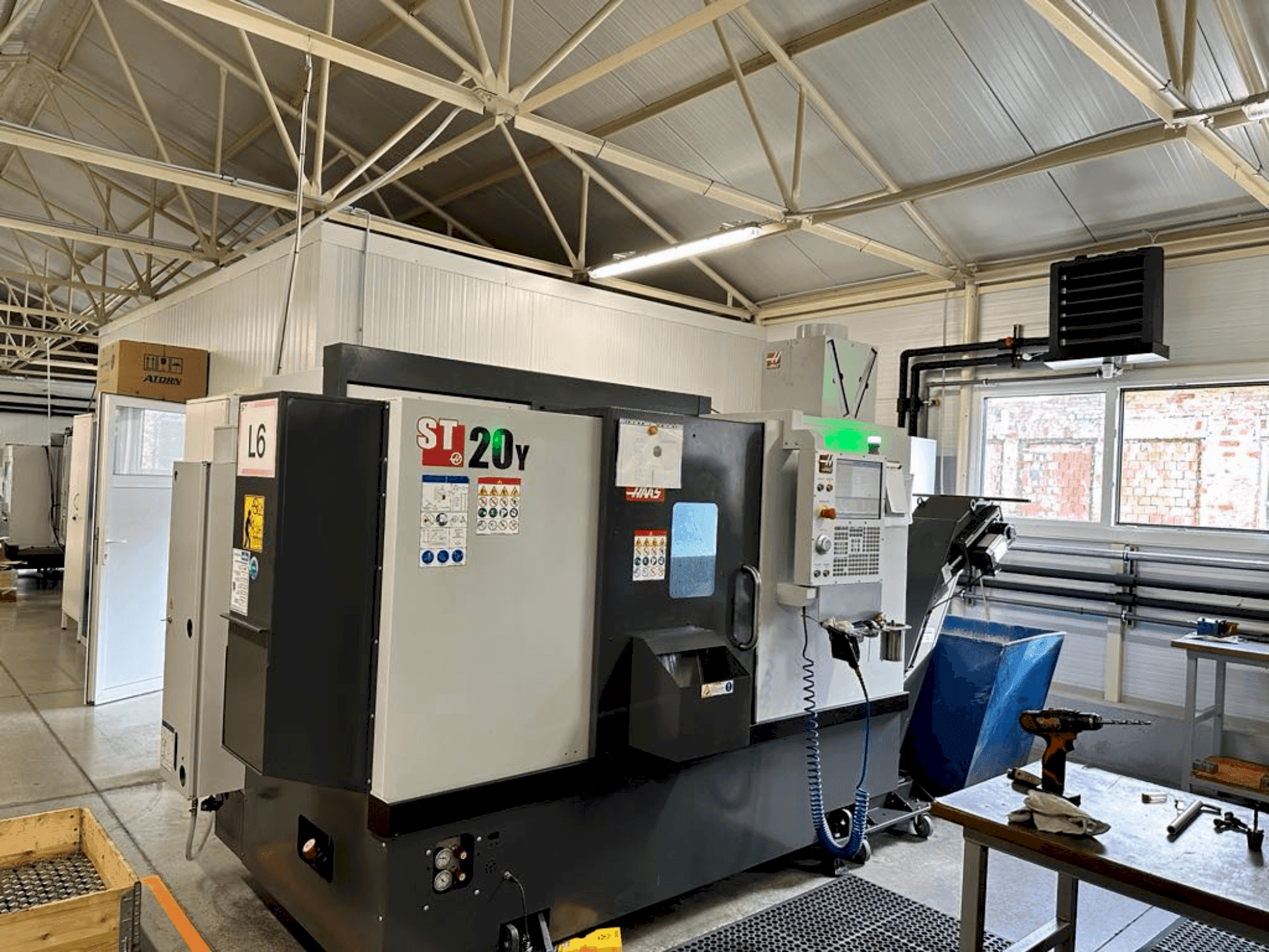 Vista Frontal da HAAS ST-20Y máquina