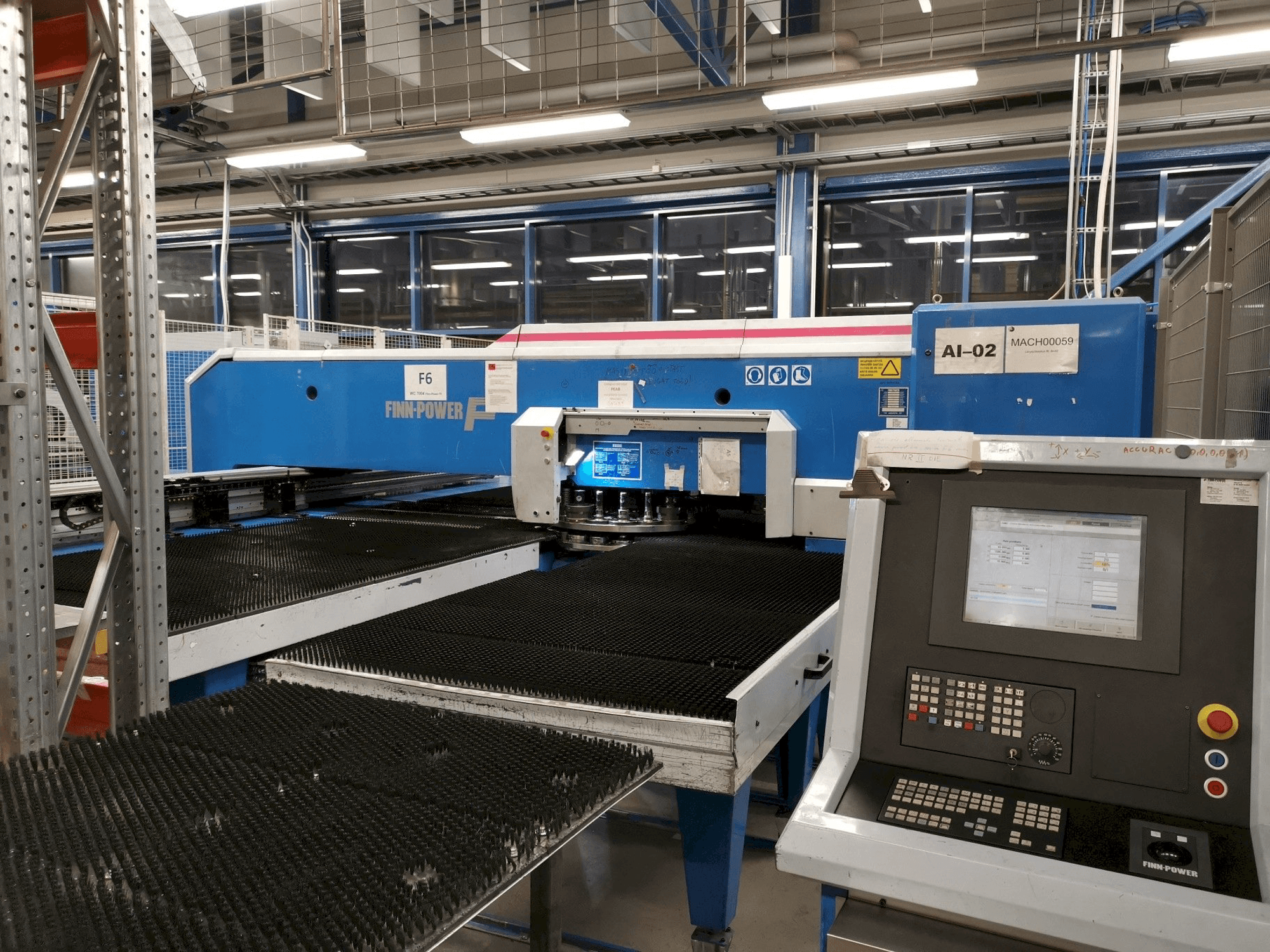 Vista Frontal da Finn-Power F6SU máquina