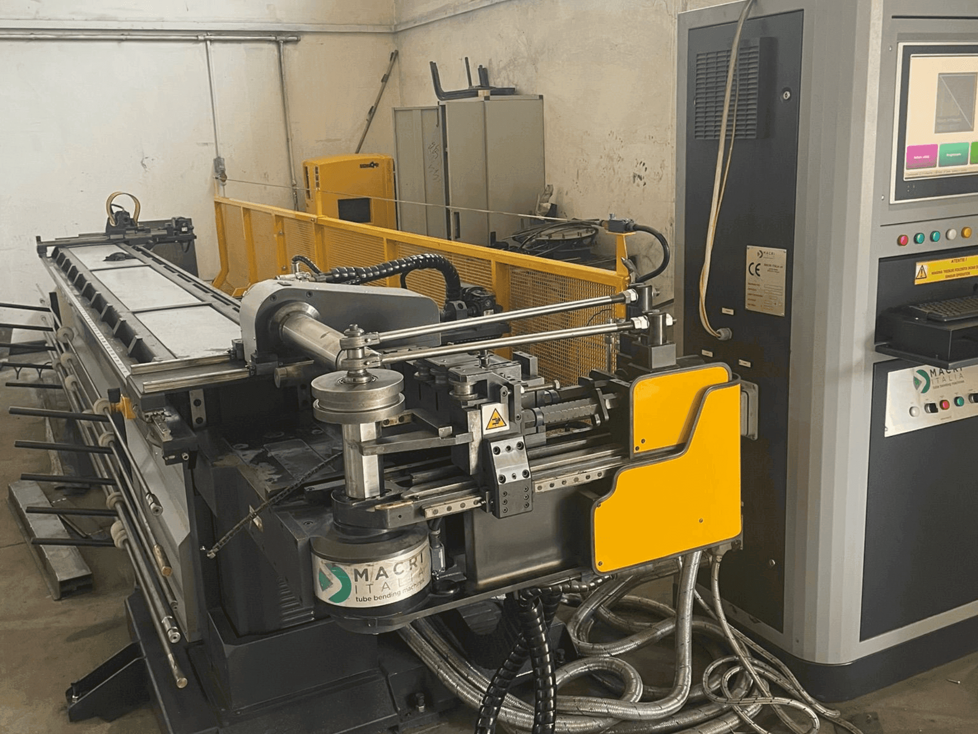 Vista Frontal da MACRI PROVAR 6-45 U-D máquina