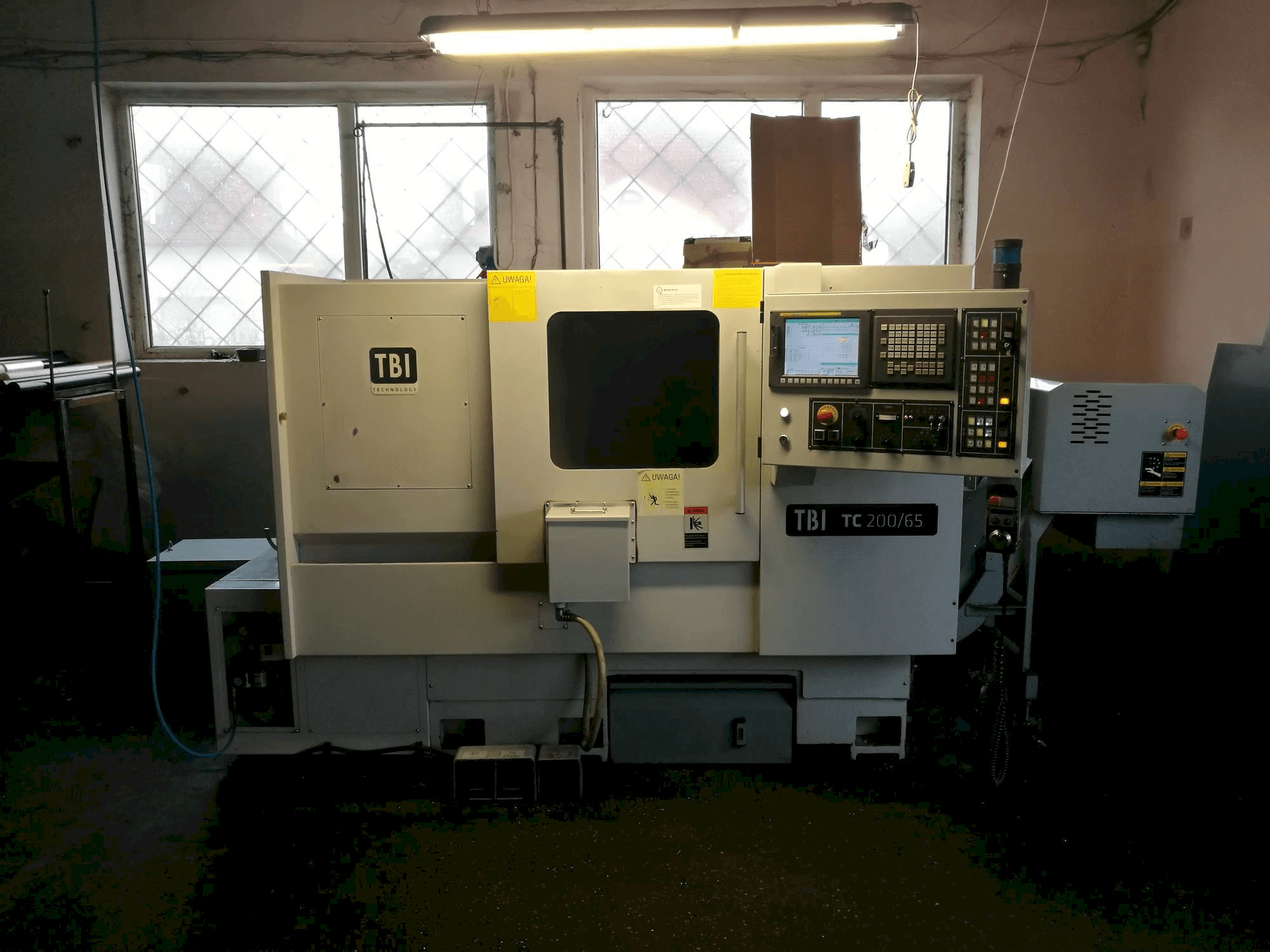 Vista Frontal da TBI TC 200-65MC máquina