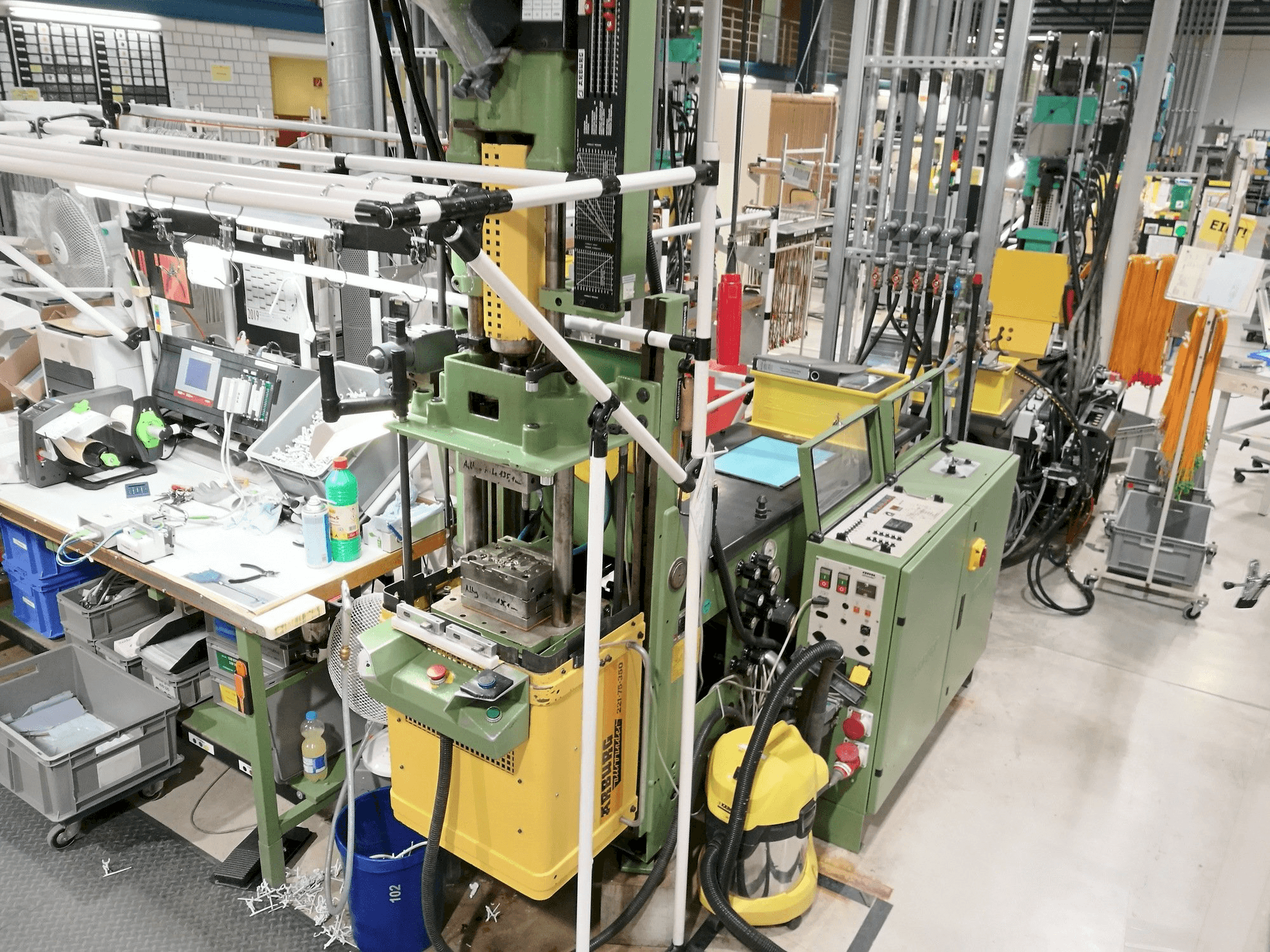 Vista Frontal da Arburg 221-75-350 máquina