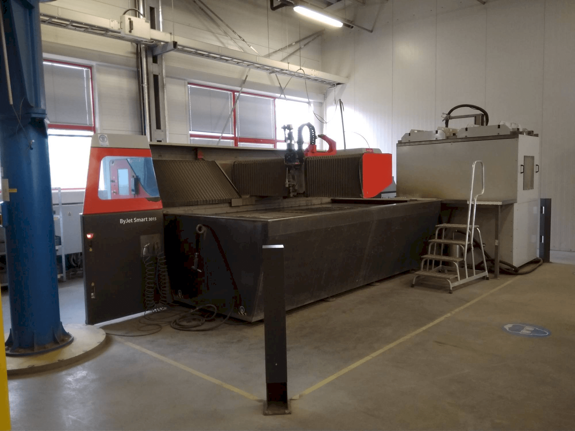 Vista Frontal da Bystronic ByJet Smart 3015 máquina