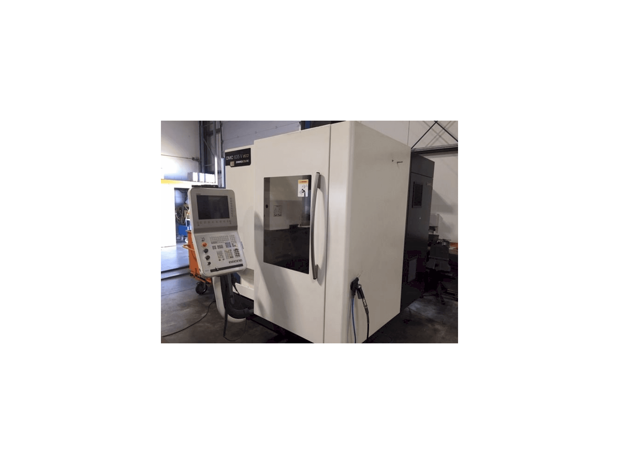 Vista Frontal da DECKEL MAHO DMC 635 eco máquina