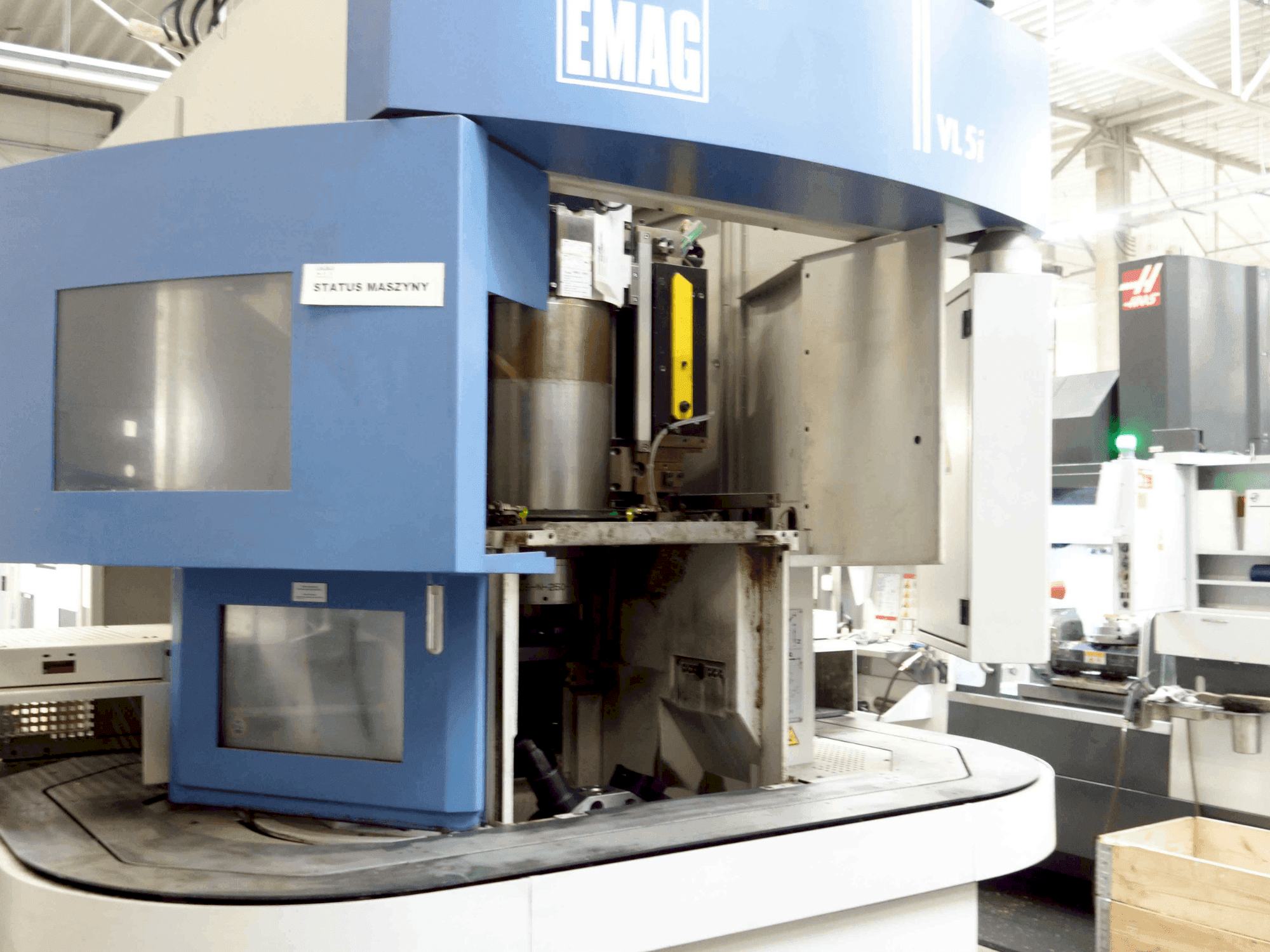 Vista Frontal da EMAG VSC 250 máquina