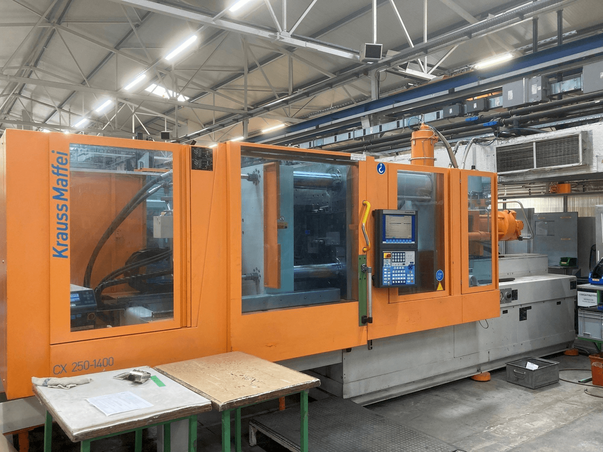 Vista Frontal da Krauss Maffei KM 250-400 CX máquina