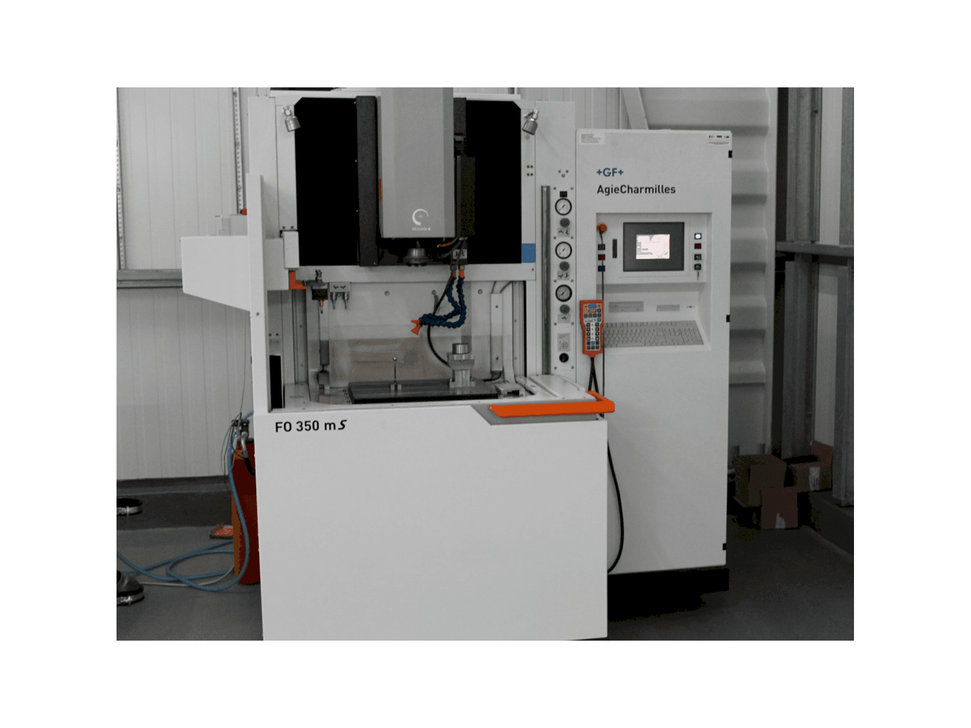 Vista Frontal da AgieCharmilles FO350MS máquina