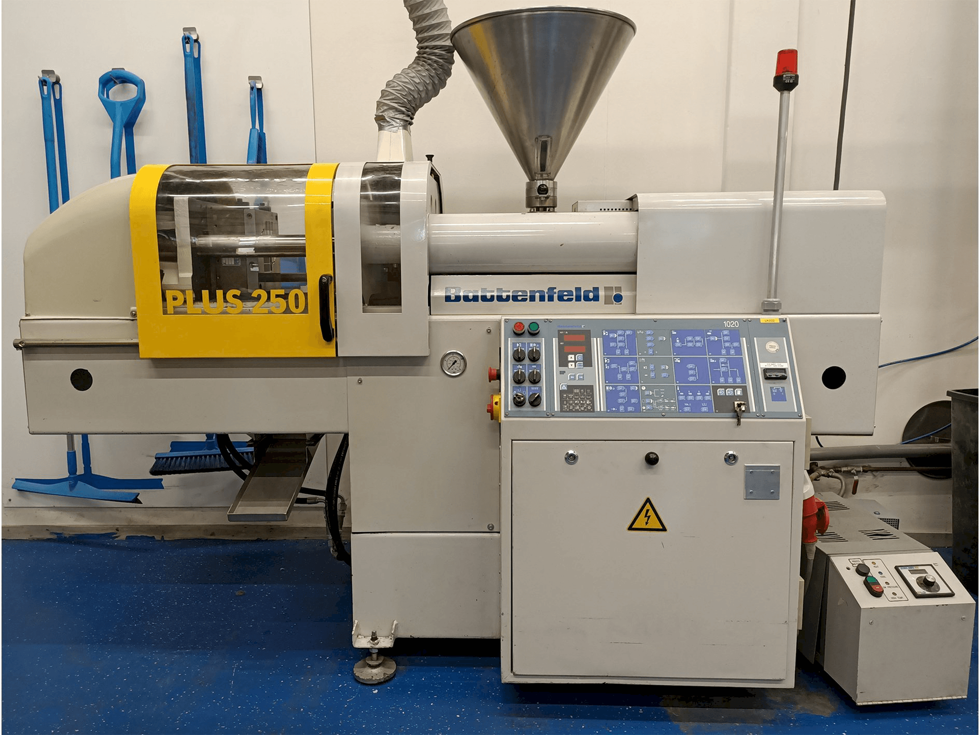 Vista Frontal da Battenfeld PLUS 250/50 máquina