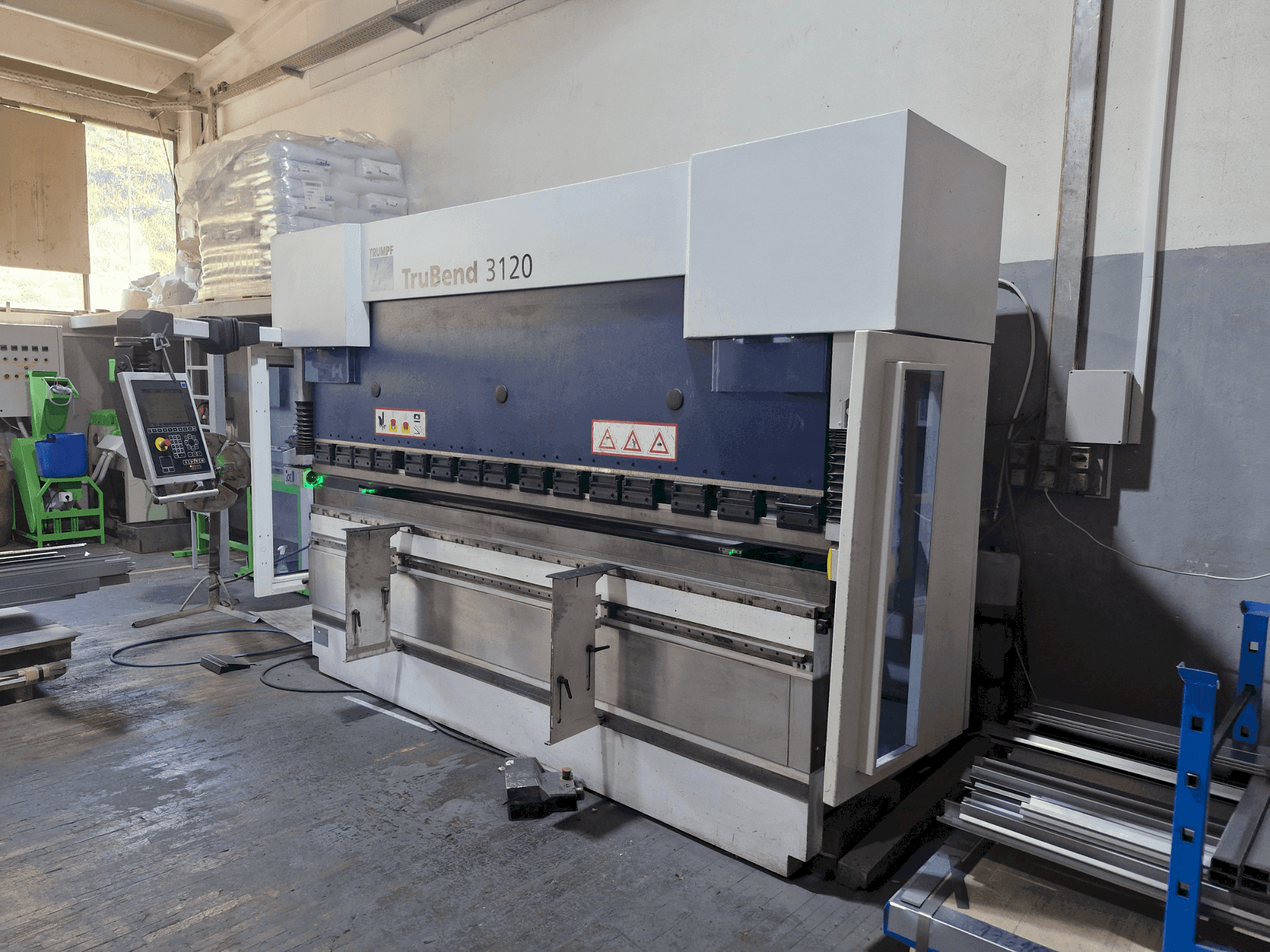 Vista Frontal da TRUMPF TruBend 3120, máquina