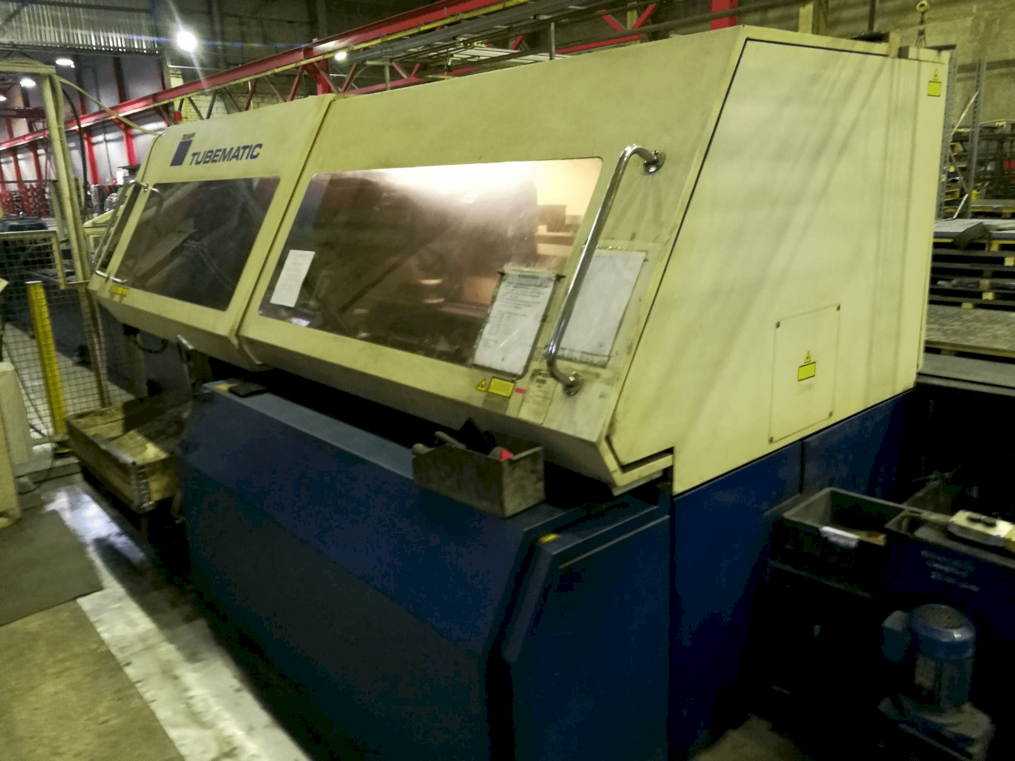 Vista Lateral Direita da Trumpf Tubematic máquina