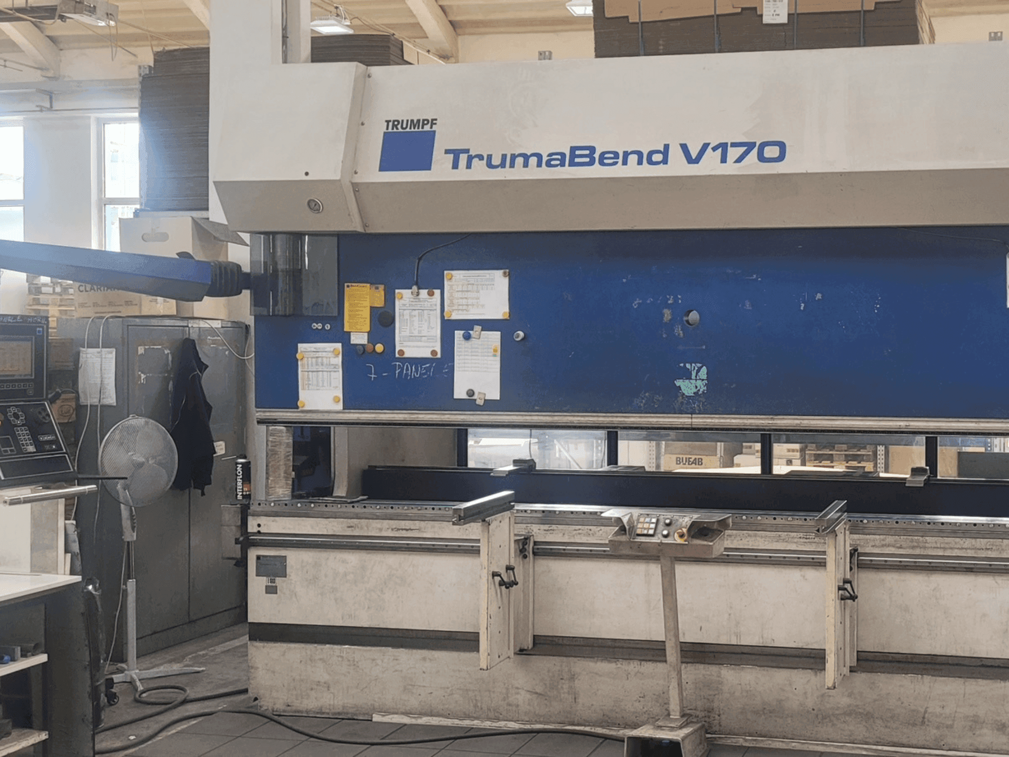 Vista Frontal da TRUMPF TrumaBend V170 máquina