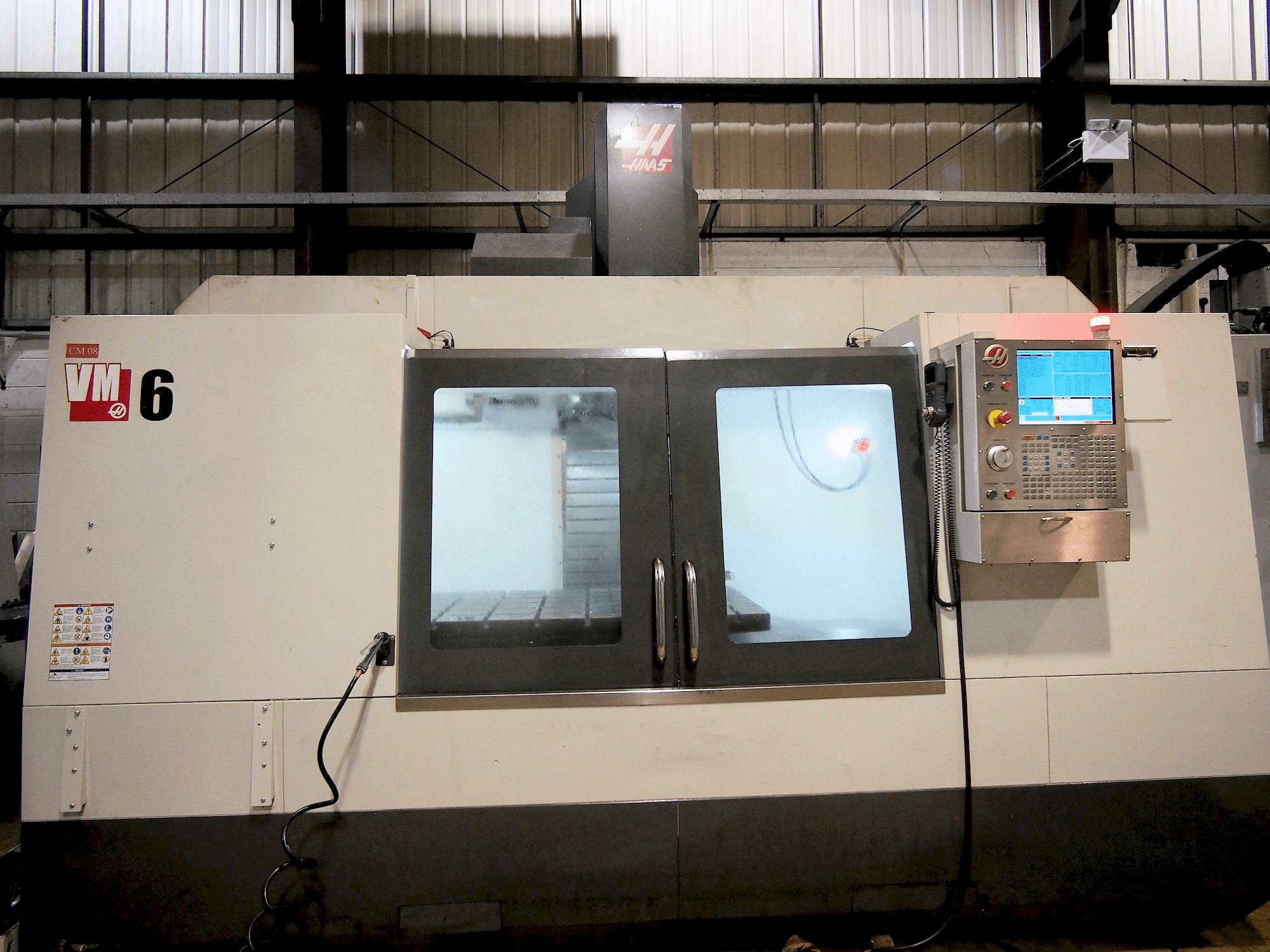 Vista Frontal da HAAS VM-6 máquina