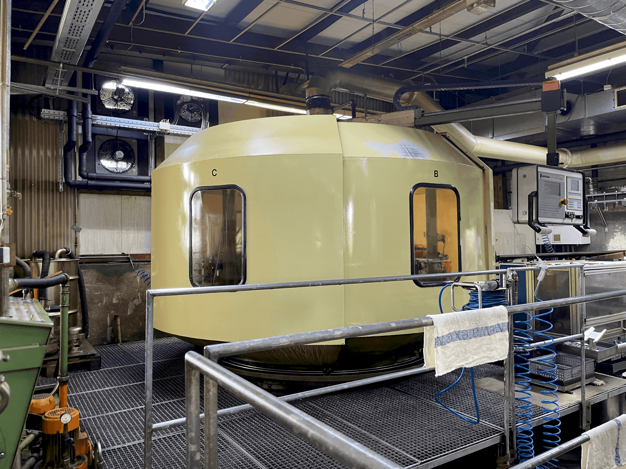 Vista Frontal da HUG RISMAT 157 G-16 F48 máquina