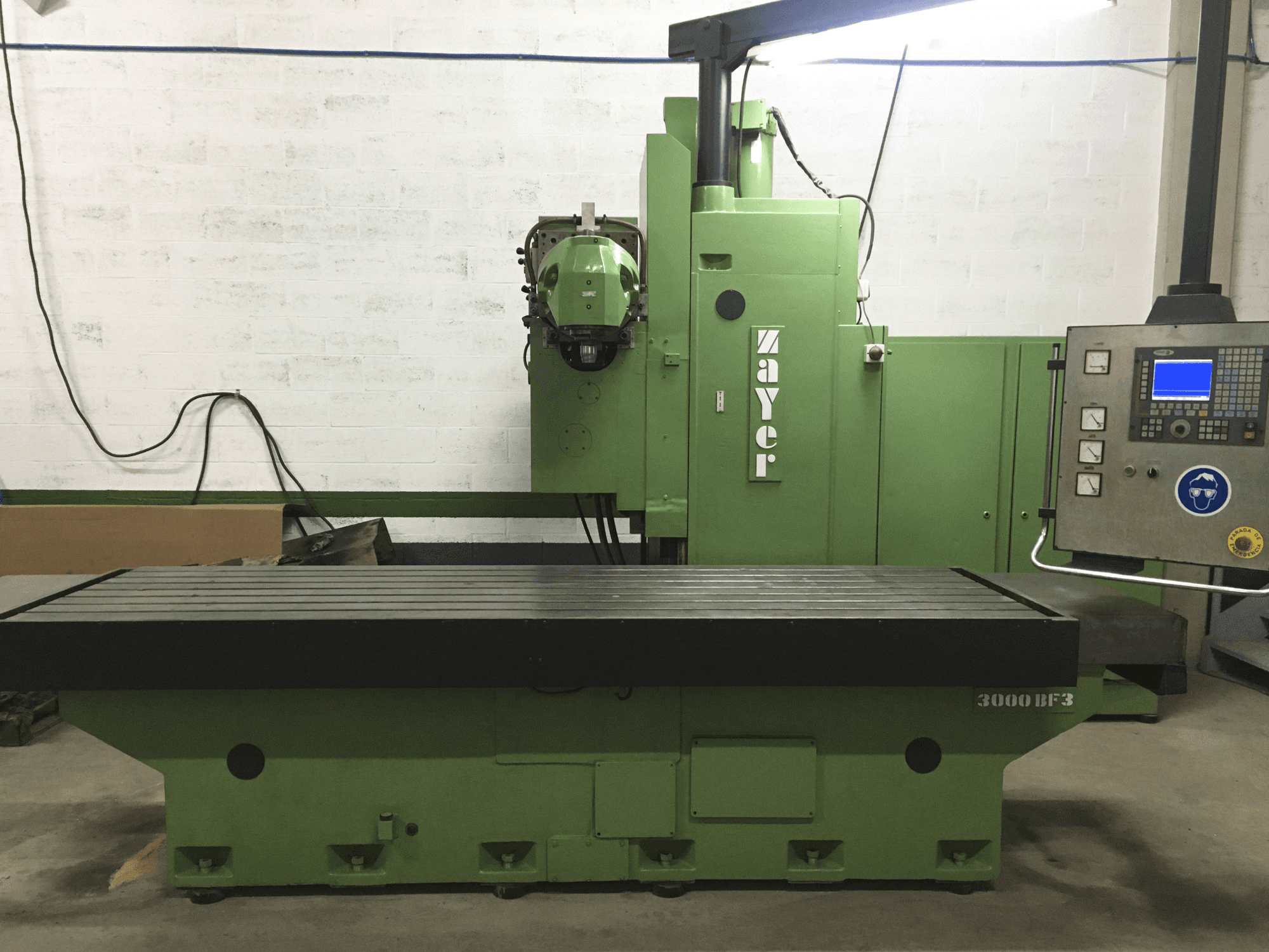 Vista Frontal da Zayer 3000 BF3 máquina