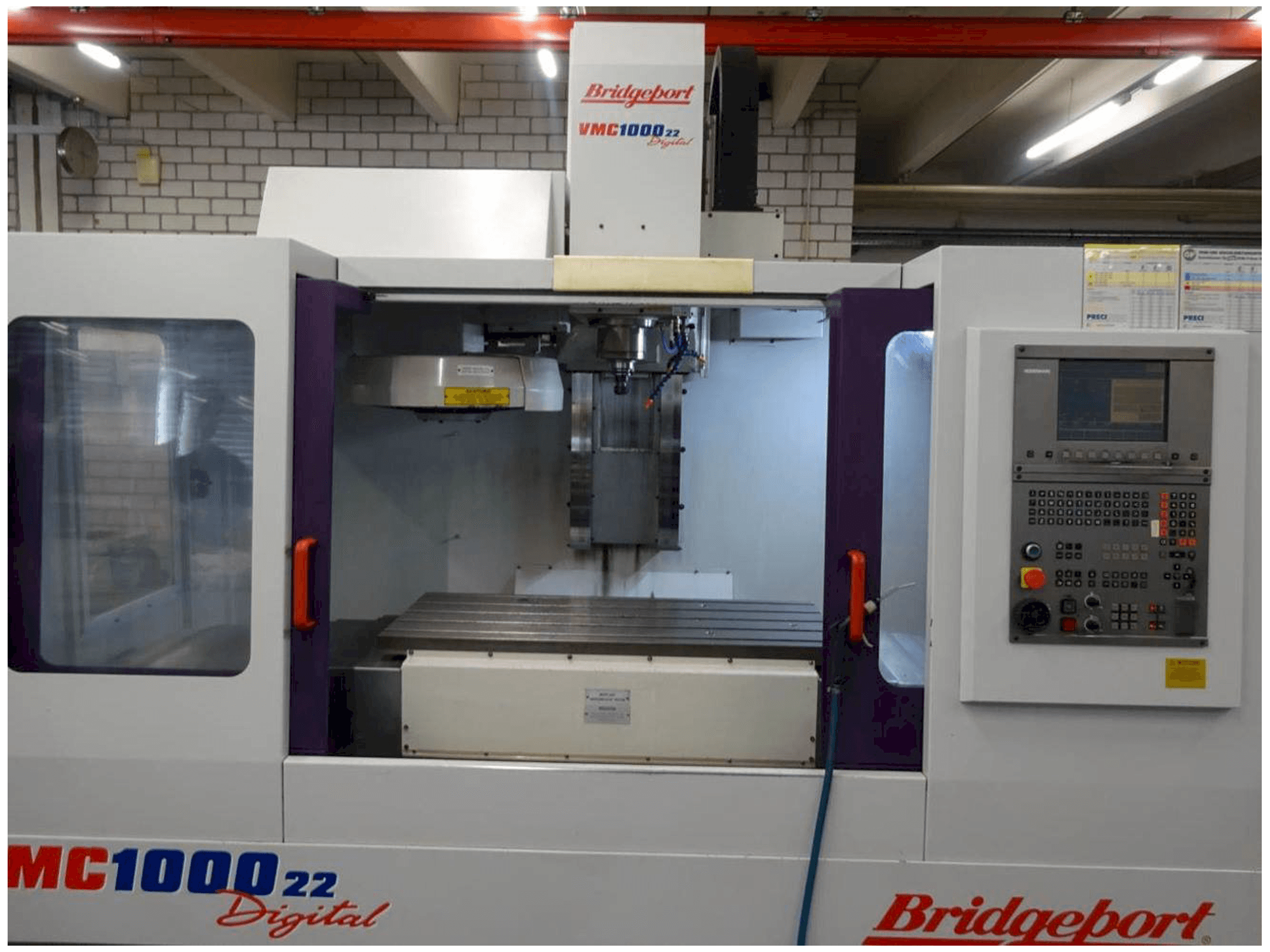 Vista Frontal da Bridgeport VMC1000-22 máquina