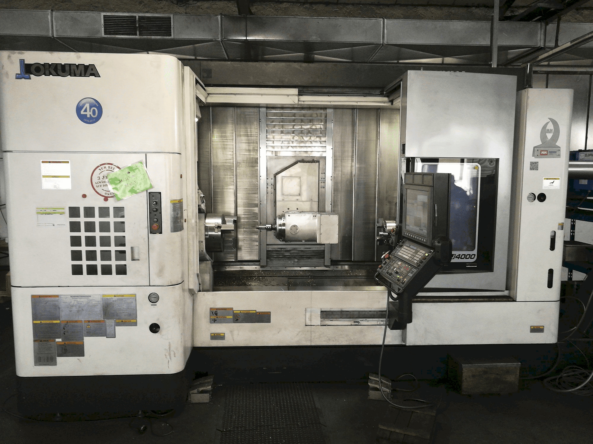Vista Frontal da Okuma MULTUS U4000 máquina