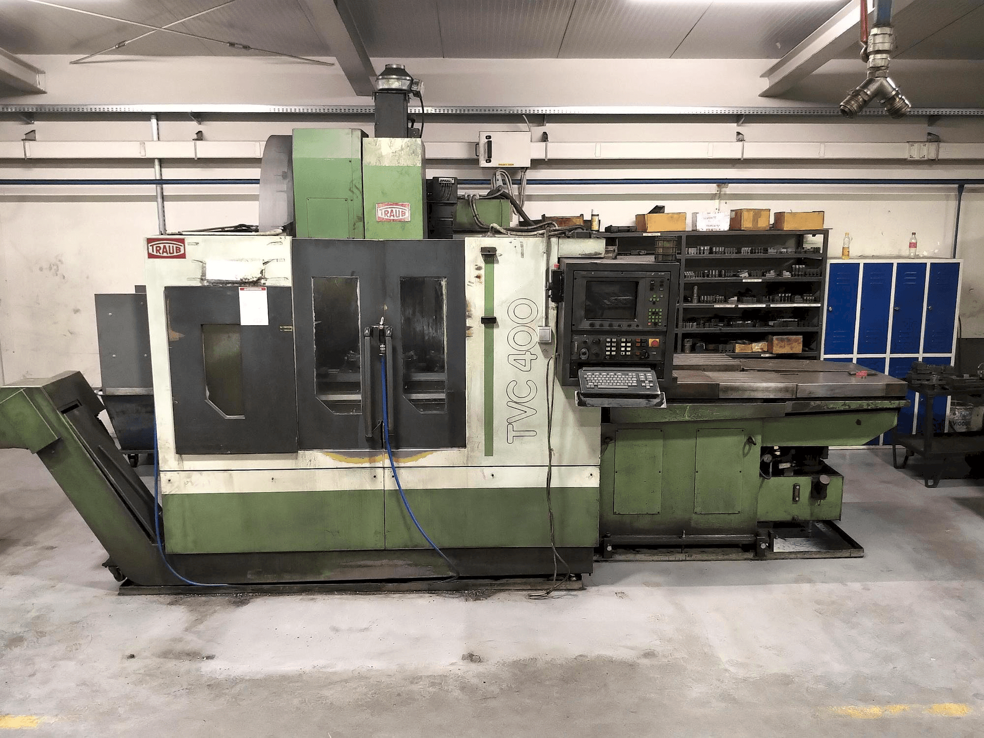 Vista Frontal da TRAUB TVC 400 P máquina