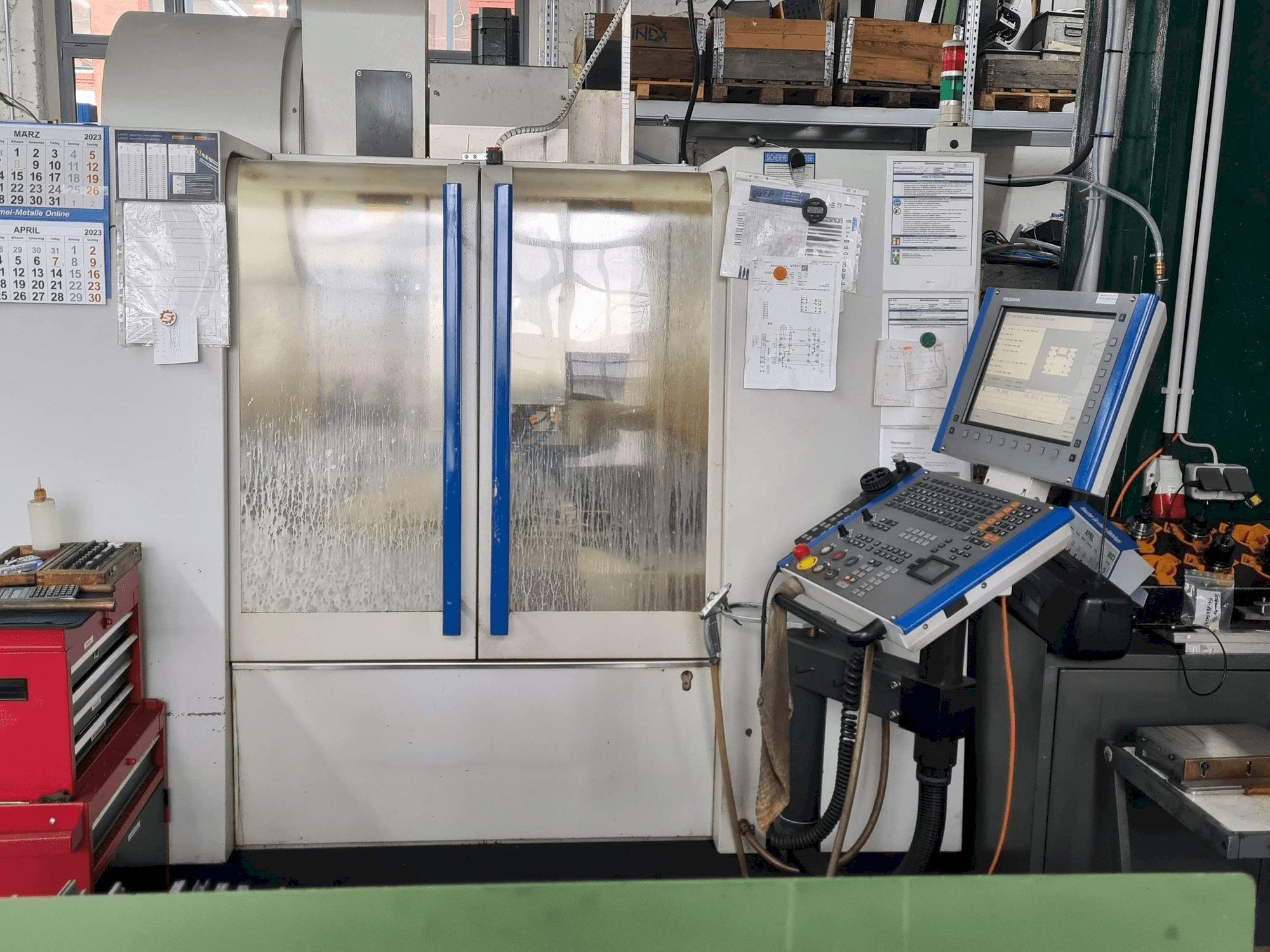 Vista Frontal da MIKRON VCE600 Pro máquina