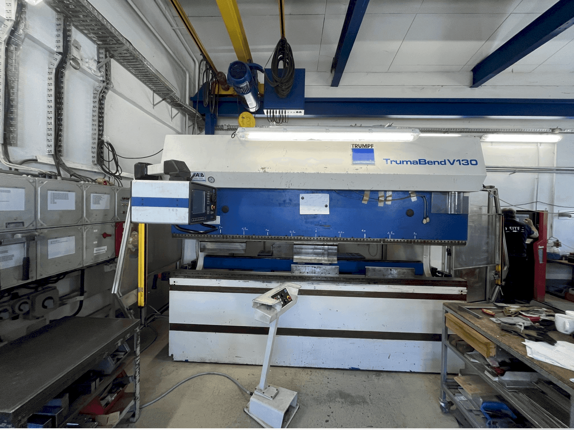 Vista Frontal da TRUMPF TrumaBend V130 máquina