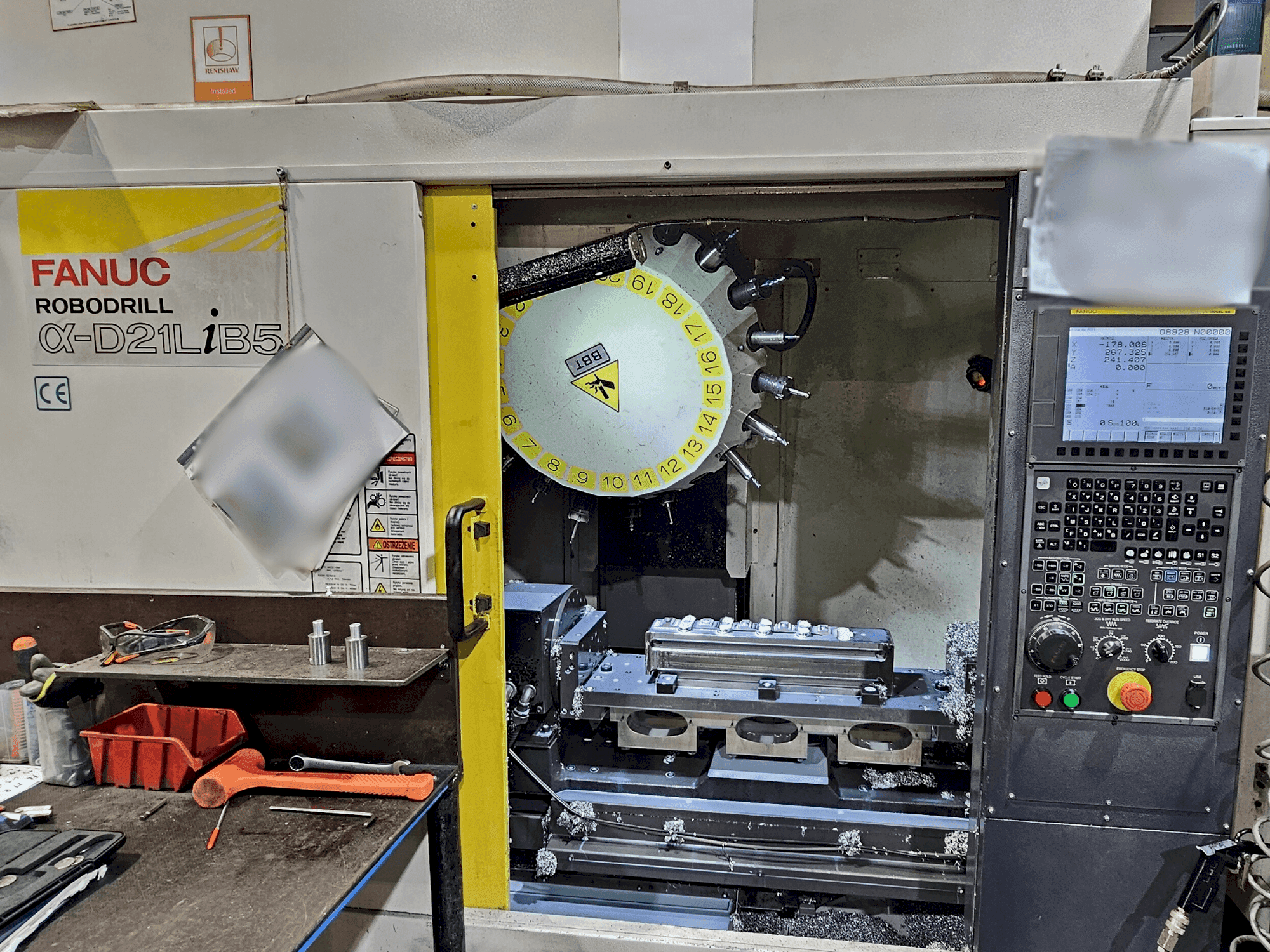 Vista Frontal da FANUC Robodrill α-D21L iB 5 máquina