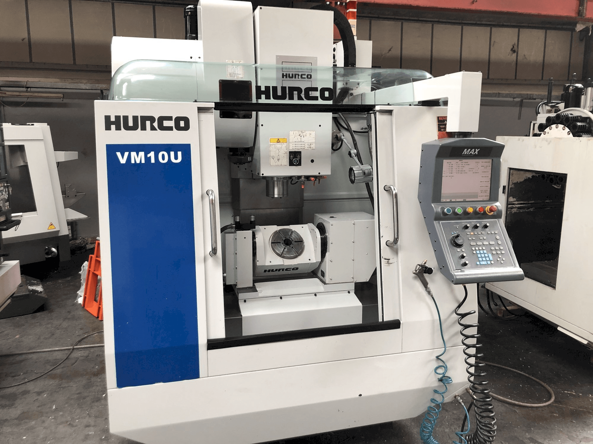 Vista Frontal da Hurco VM10U máquina