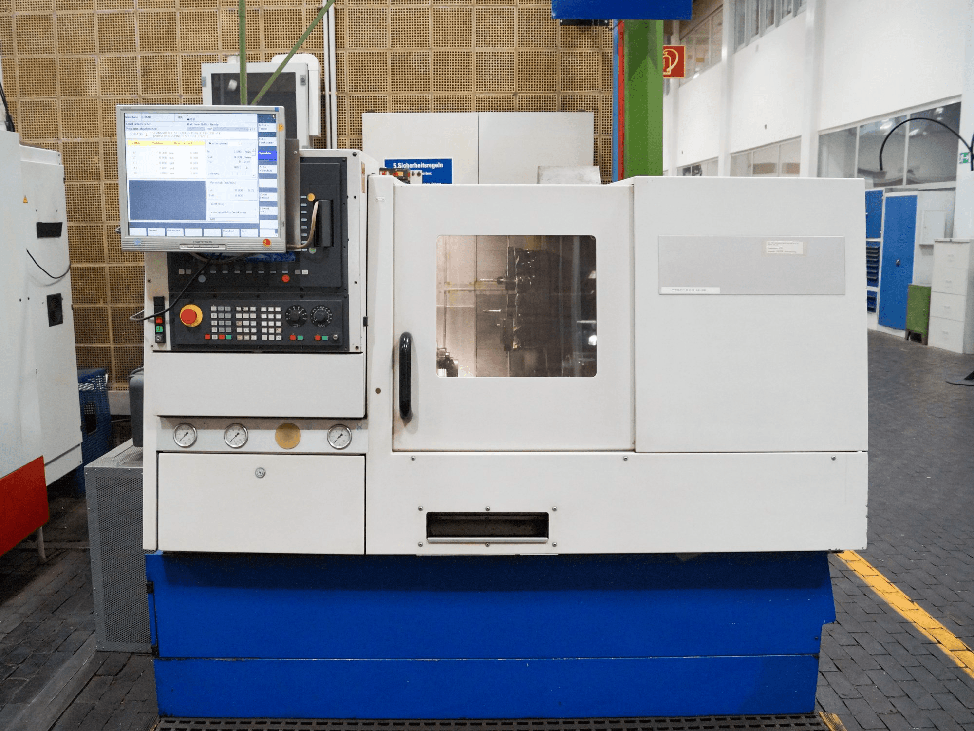 Vista Frontal da Weiler DZ 42 CNC máquina