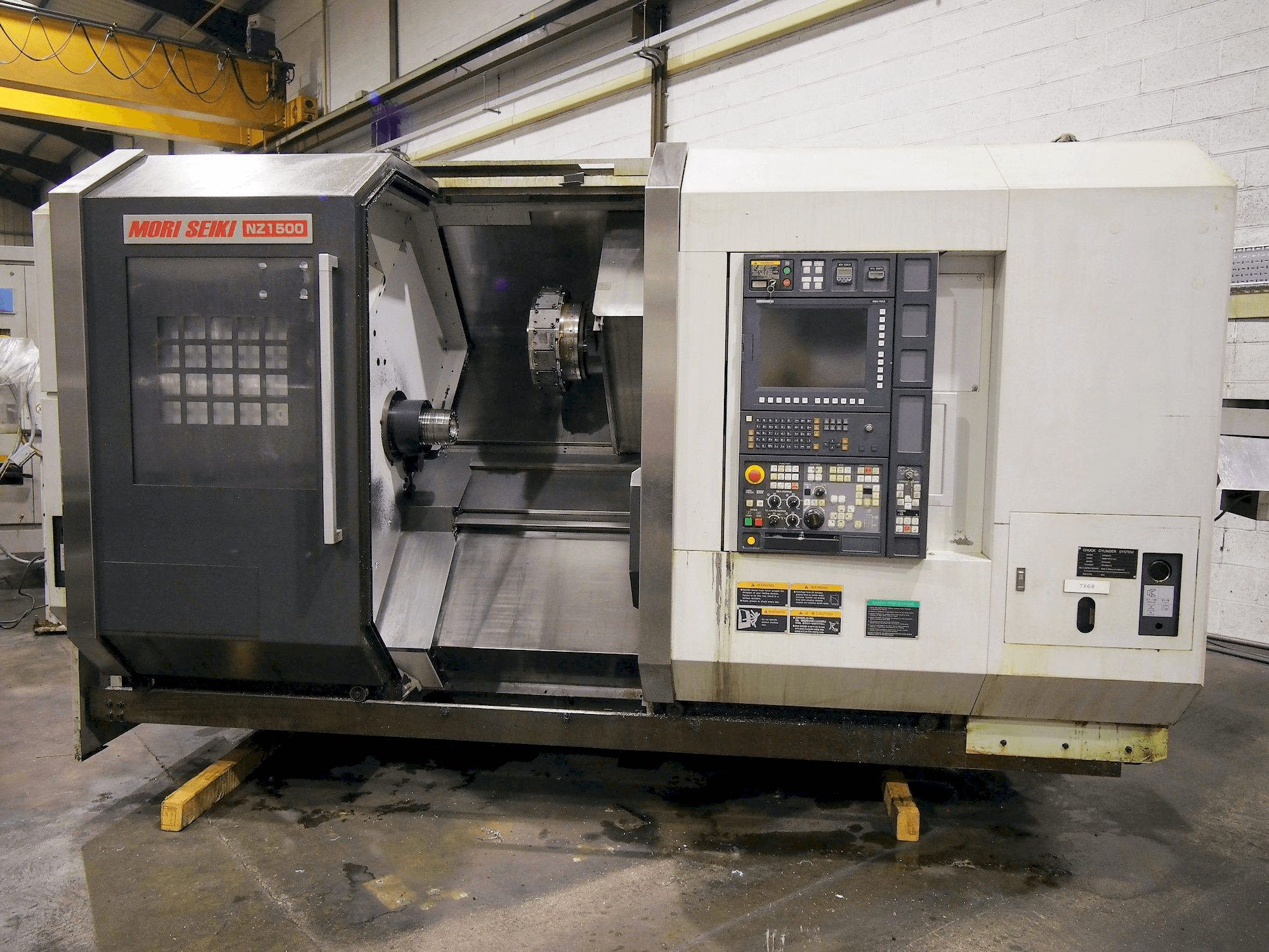 Vista Frontal da MORI SEIKI NZ 1500 T2Y máquina