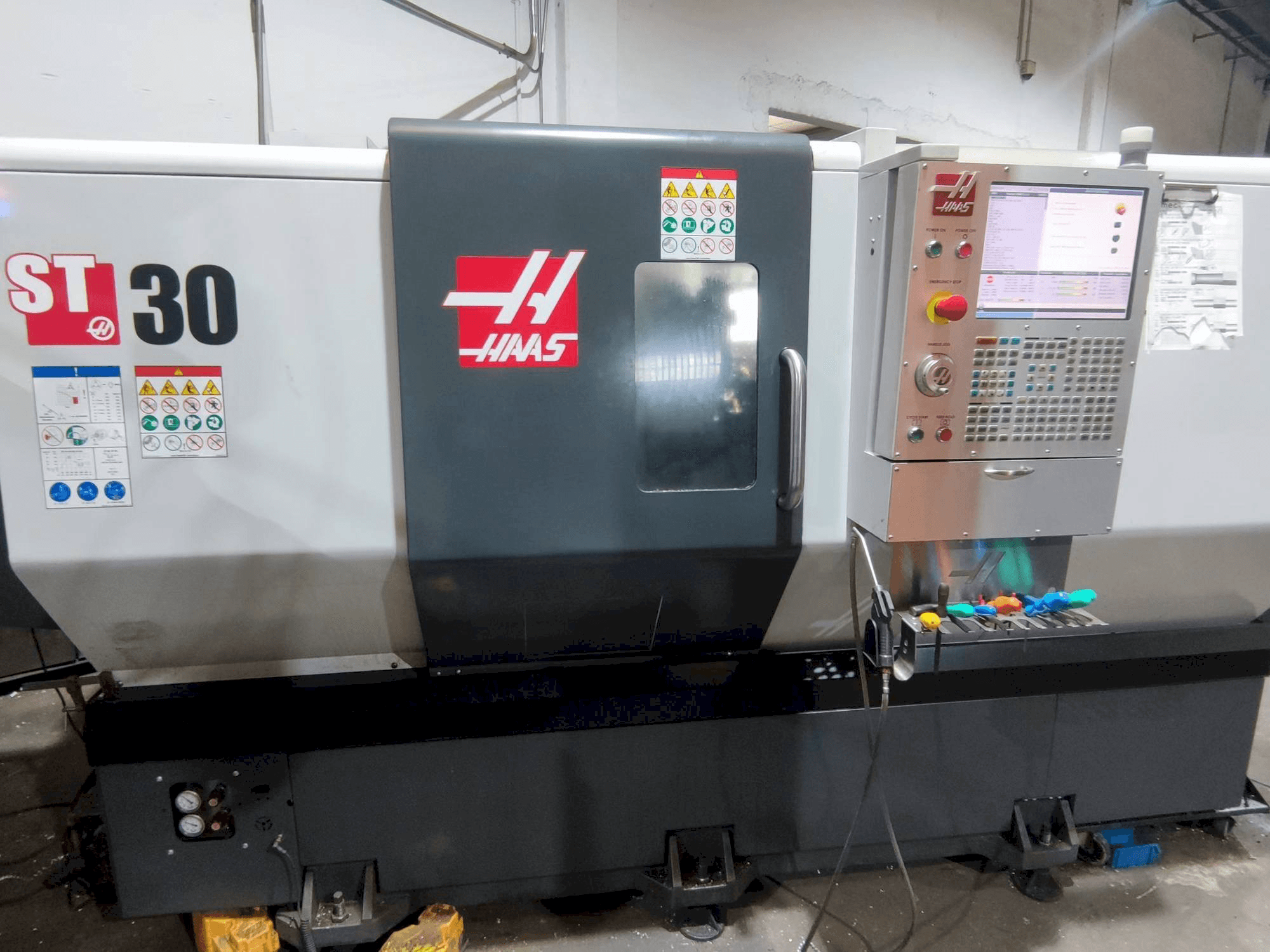 Vista Frontal da HAAS ST-30 máquina