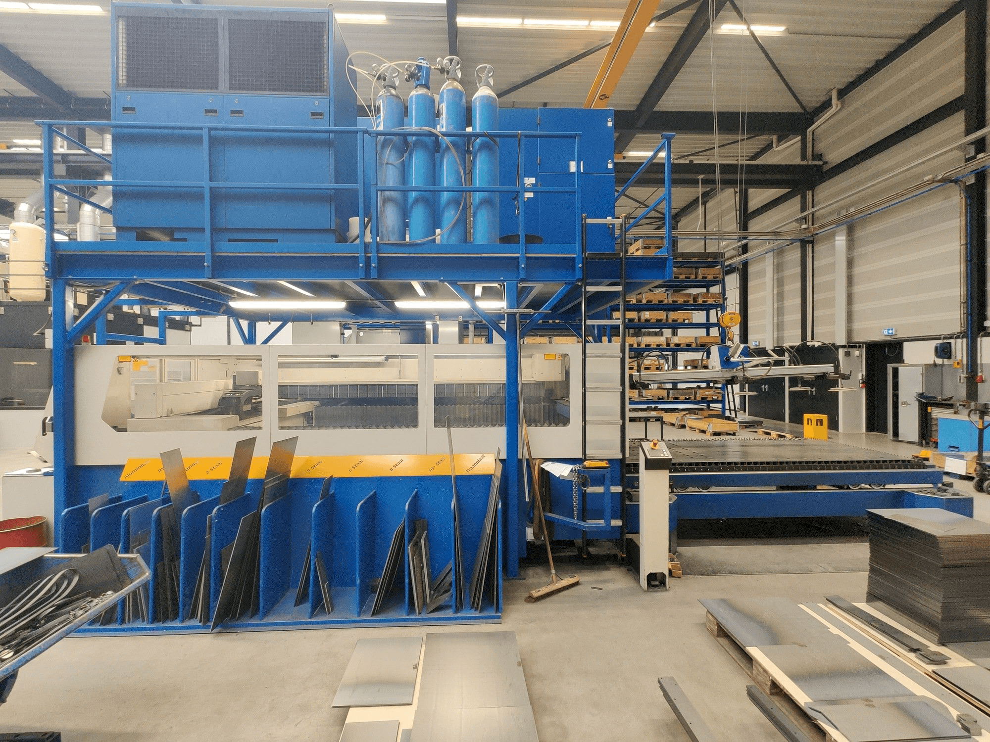Vista Lateral Esquerda da Trumpf Trumatic L 3030 máquina
