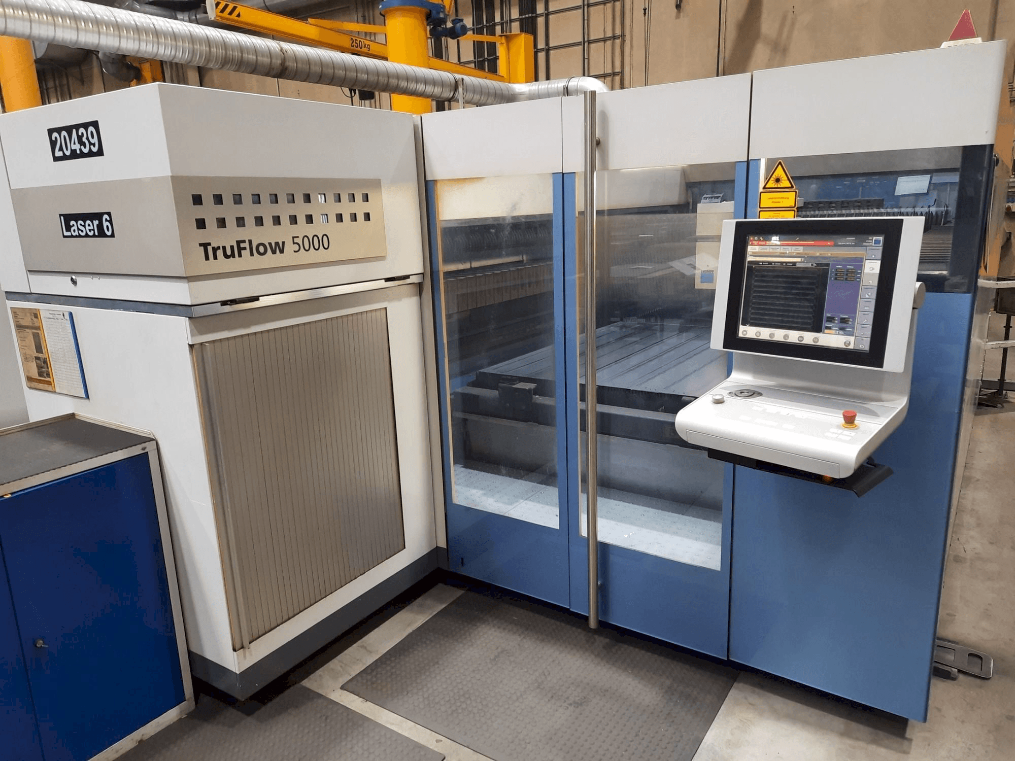 Vista Frontal da Trumpf L 3030 máquina