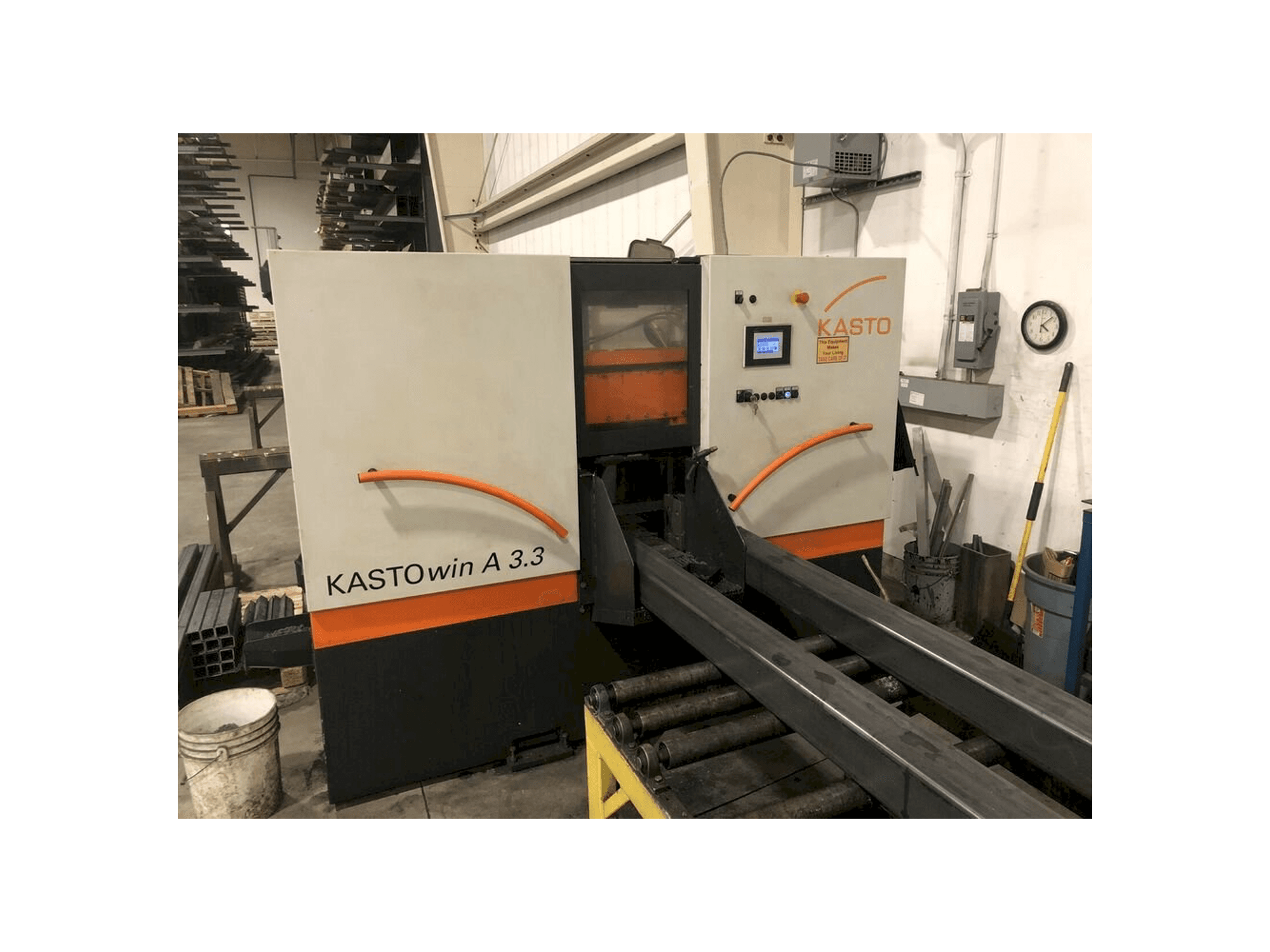 Vista Frontal da KASTO win A 3.3 máquina