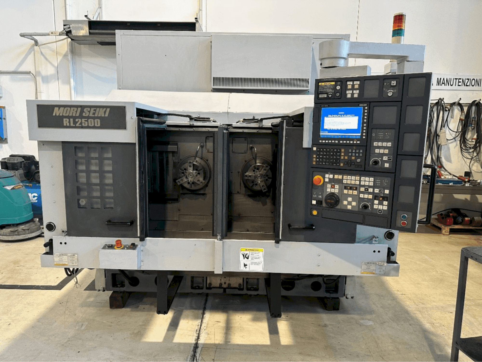 Vista Frontal da MORI SEIKI máquina