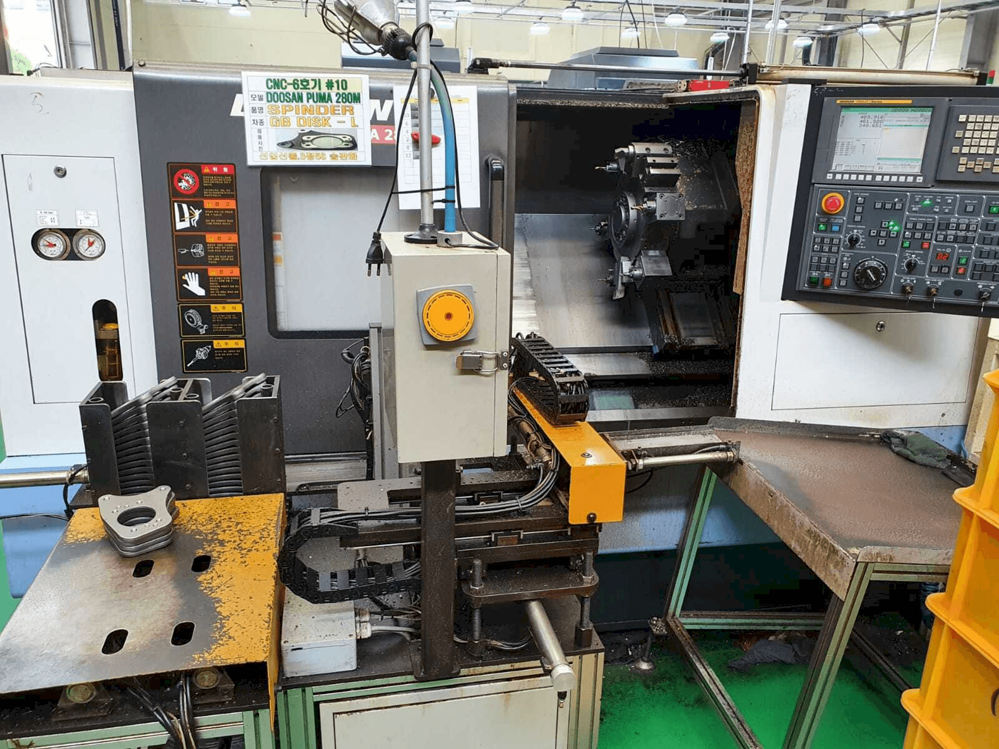 Vista Frontal da Doosan Puma 280M máquina