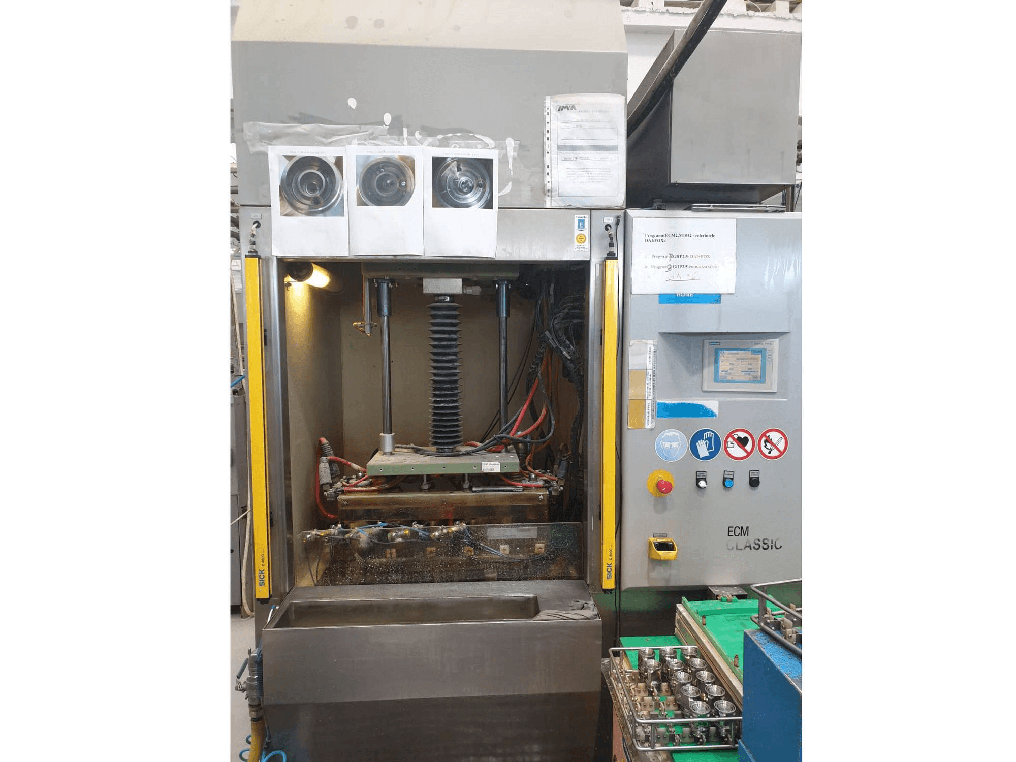 Vista Frontal da Extrude Hone Classic 1A-450-43-P-M máquina