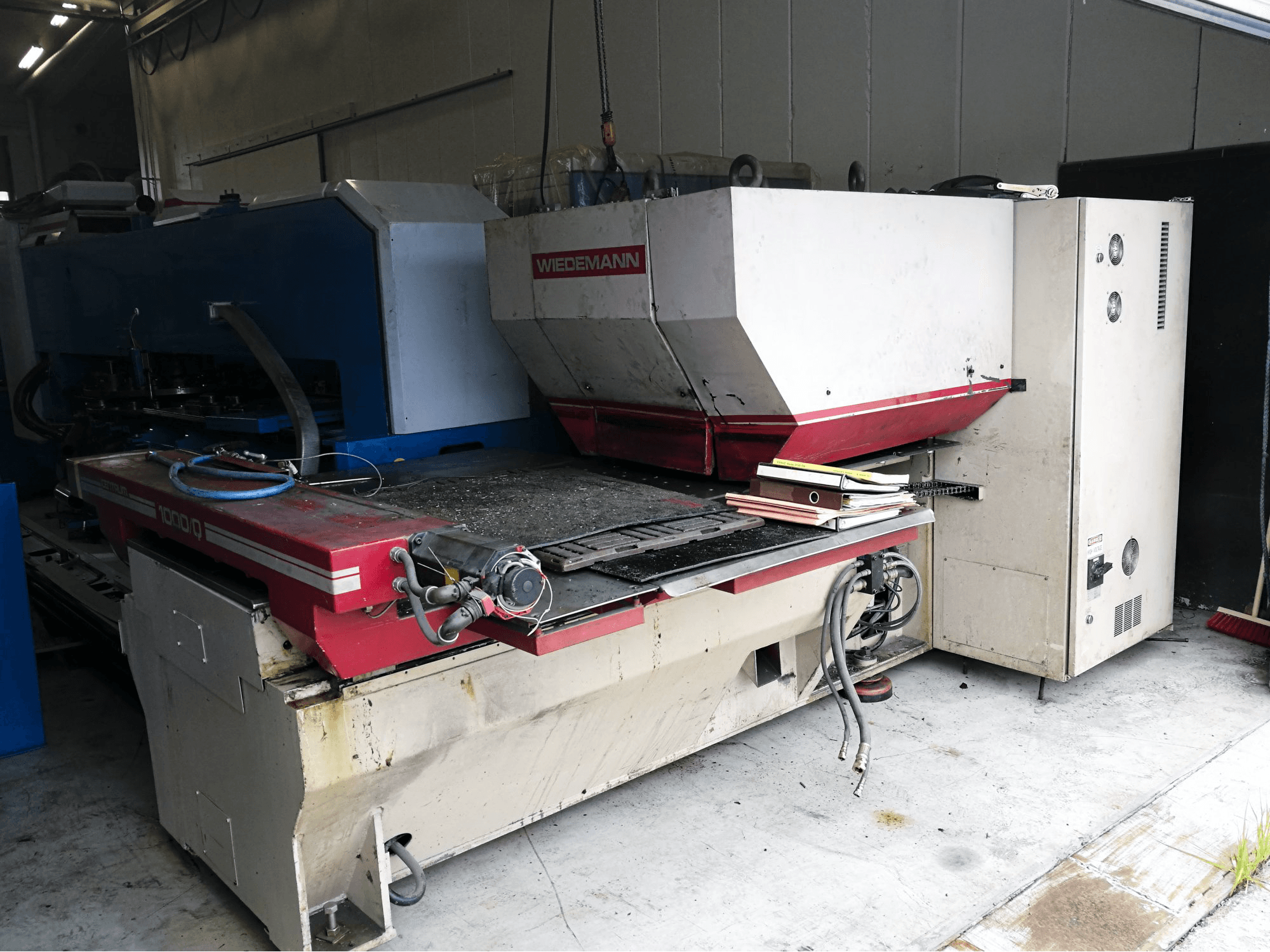 Vista Direita da Murata Wiedemann C-1000 máquina