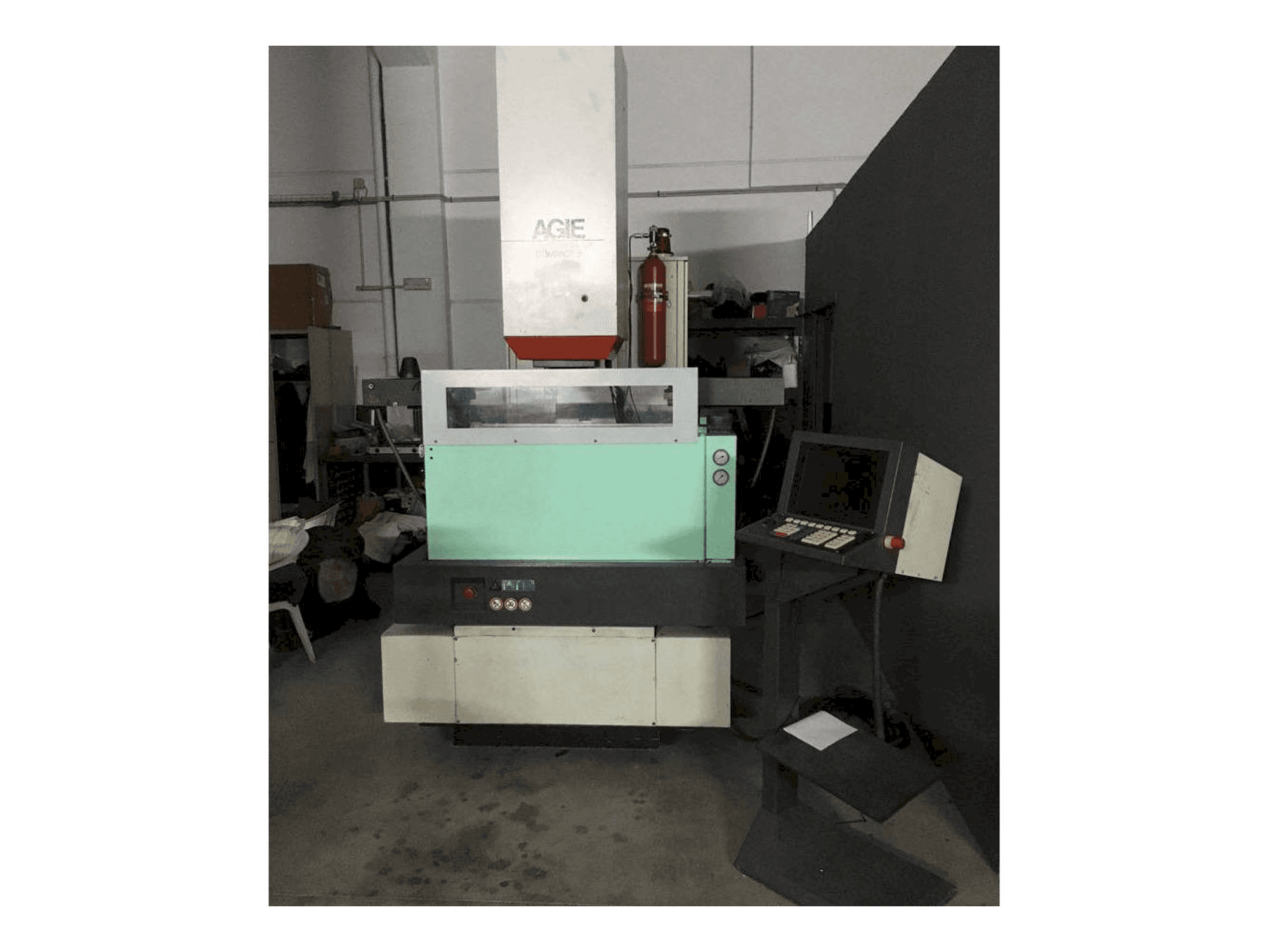 Vista Frontal da AGIE Agietron Compact 3 máquina