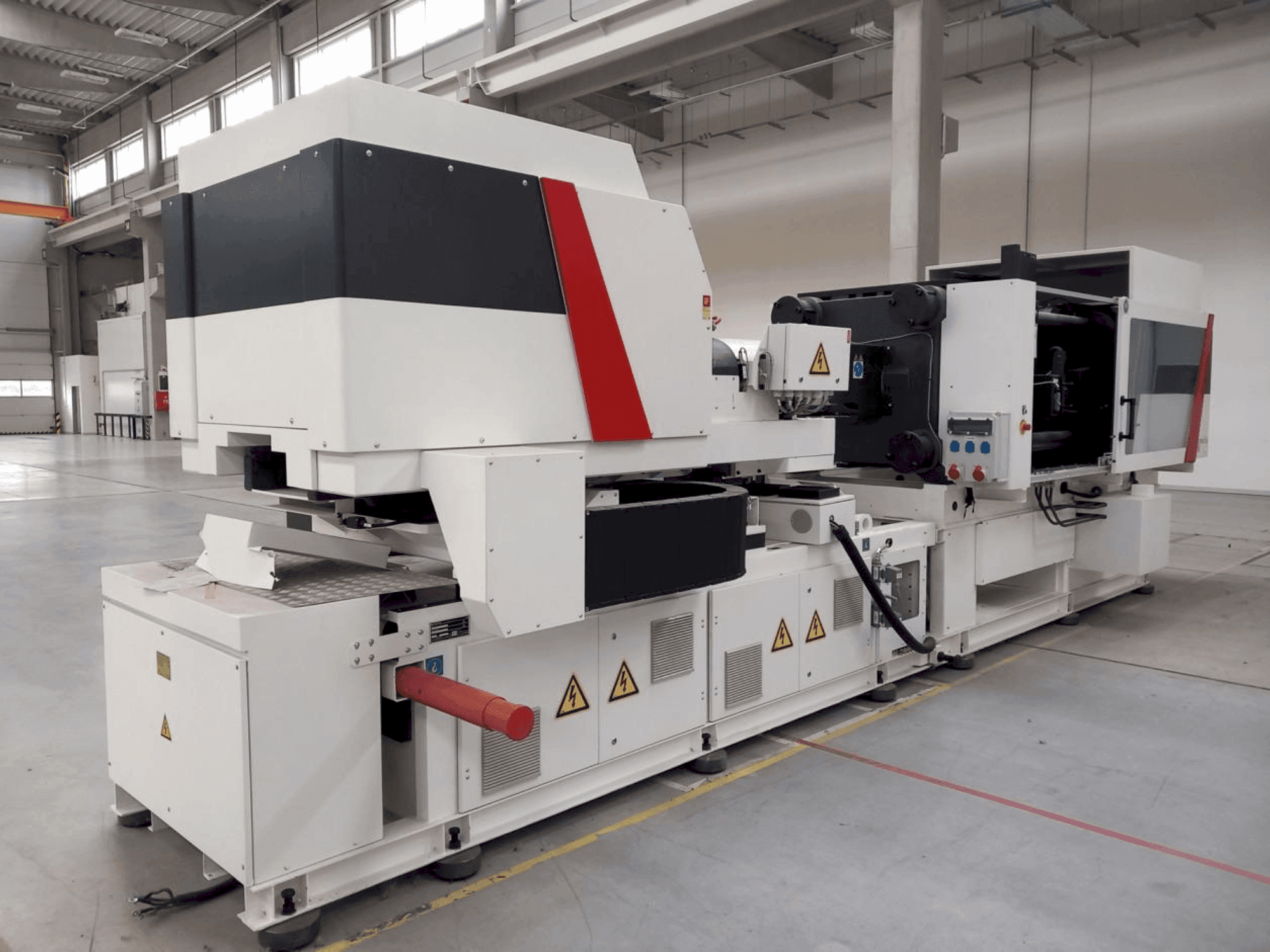 Vista Frontal da Milacron Elektron Evo 350 máquina