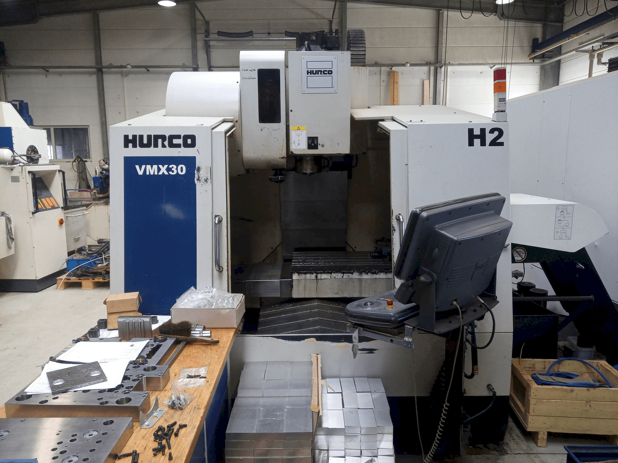 Vista Frontal da Hurco VMX30 máquina