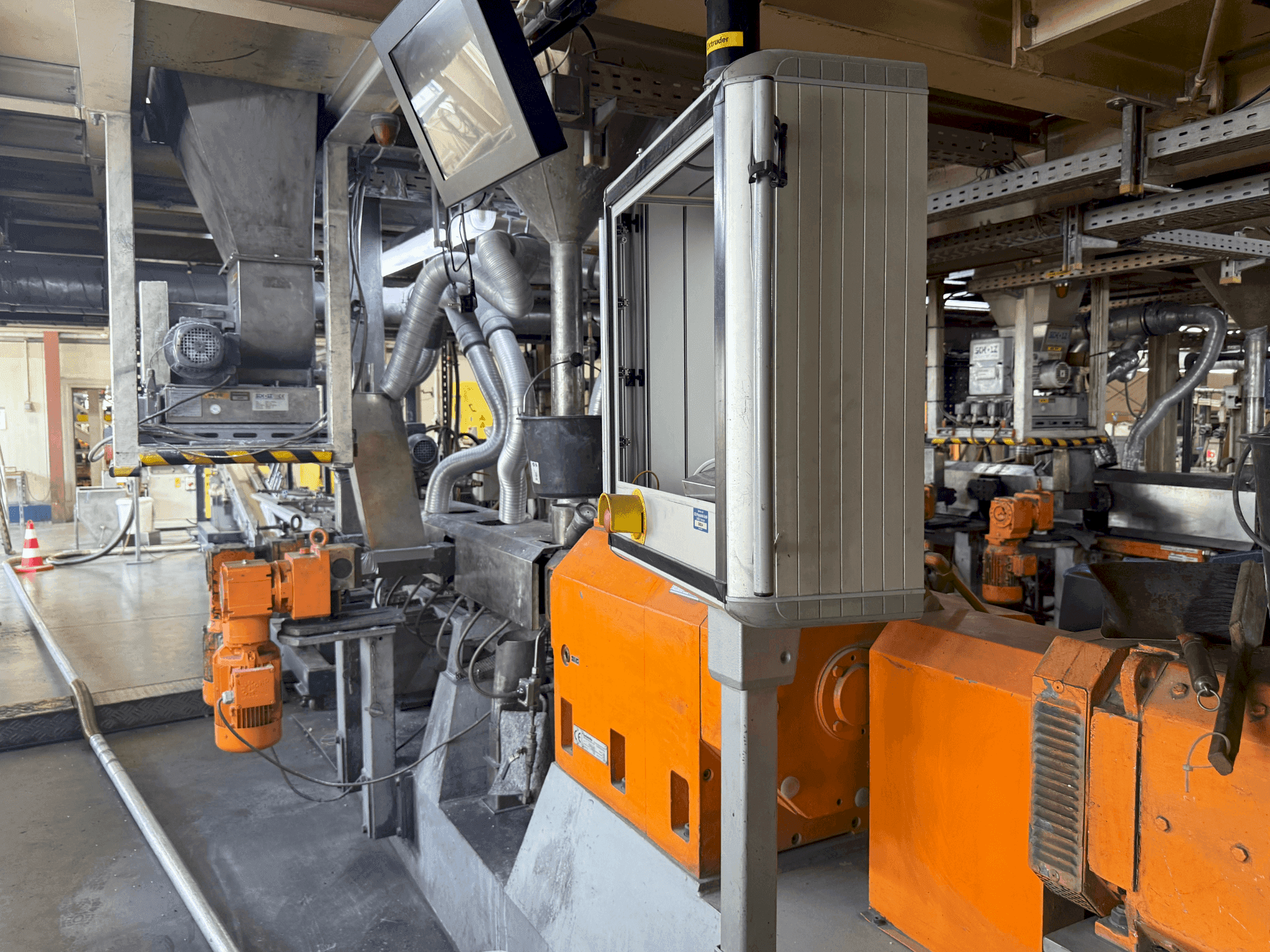 Vista Lateral Esquerda da Leistritz ZSE 50HP-40D máquina