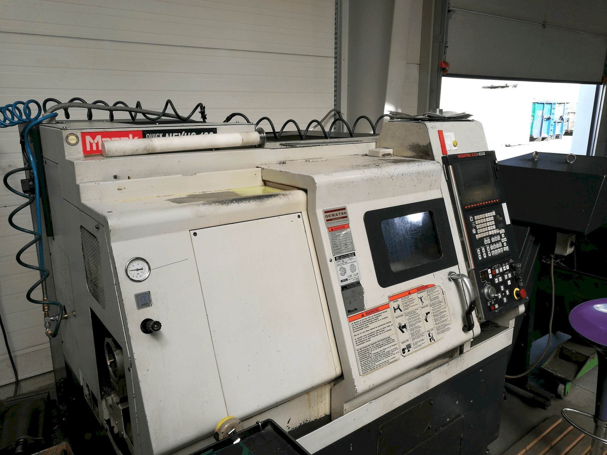 Vista Lateral Esquerda da Mazak QT NEXUS 100 máquina