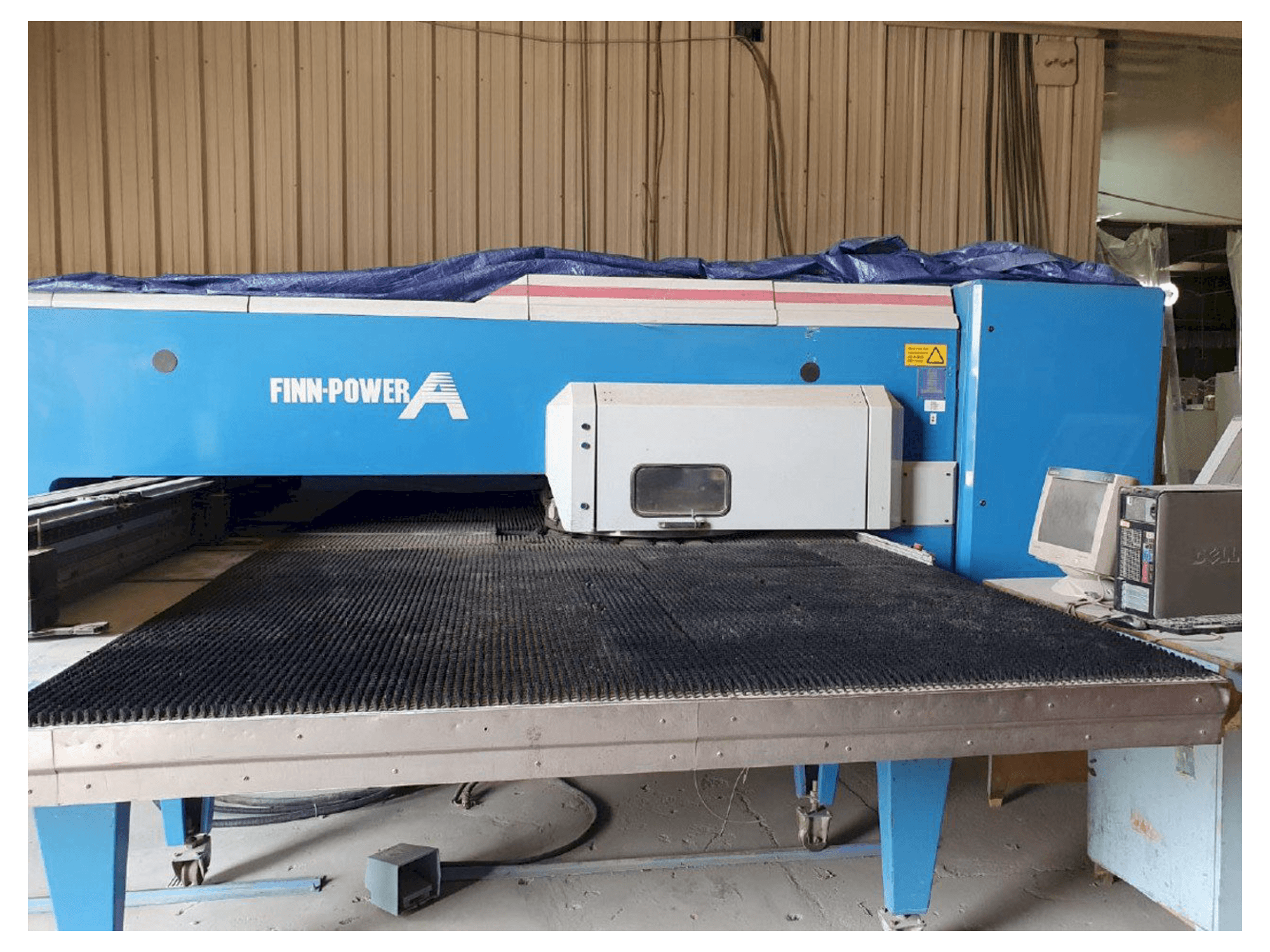 Vista Frontal da Finn-Power A5-5 FB máquina