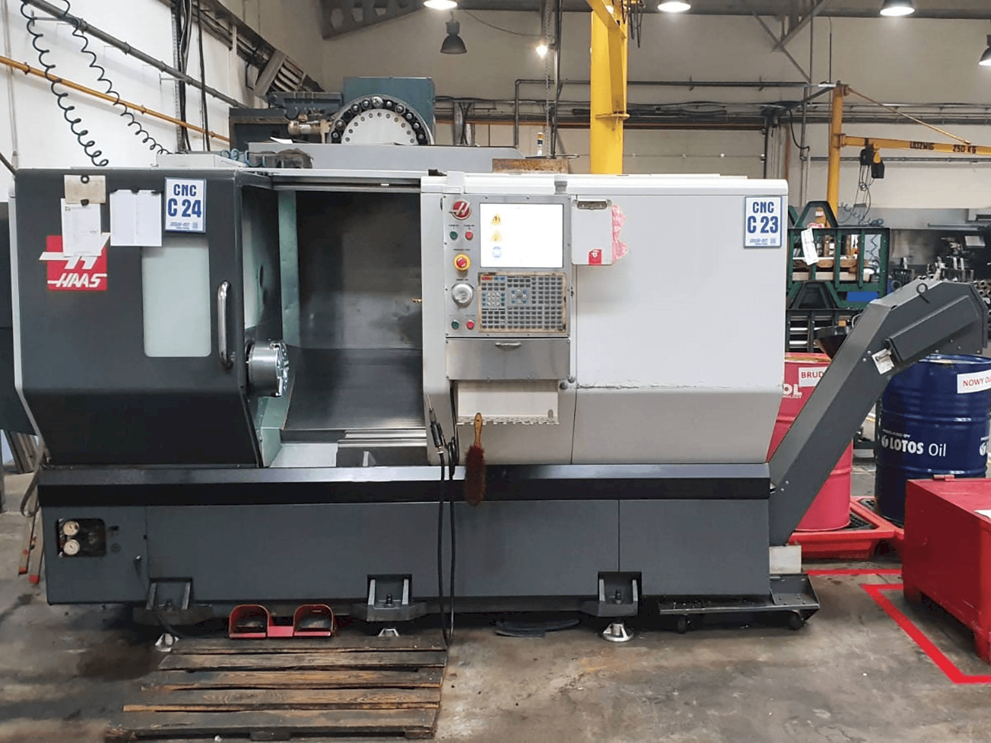 Vista Frontal da HAAS ST-30 máquina
