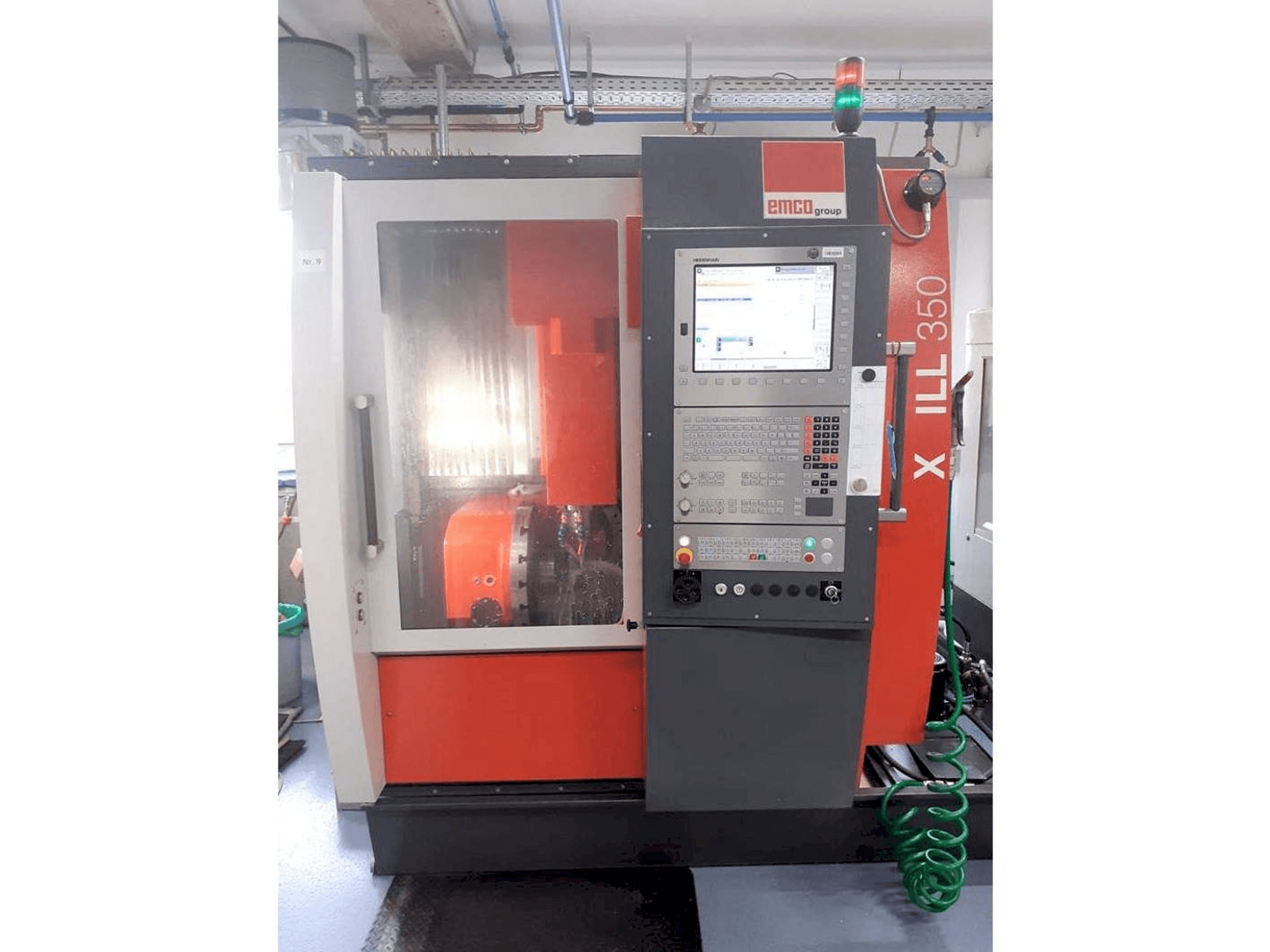 Vista Frontal da EMCO Maxxmill 350 máquina