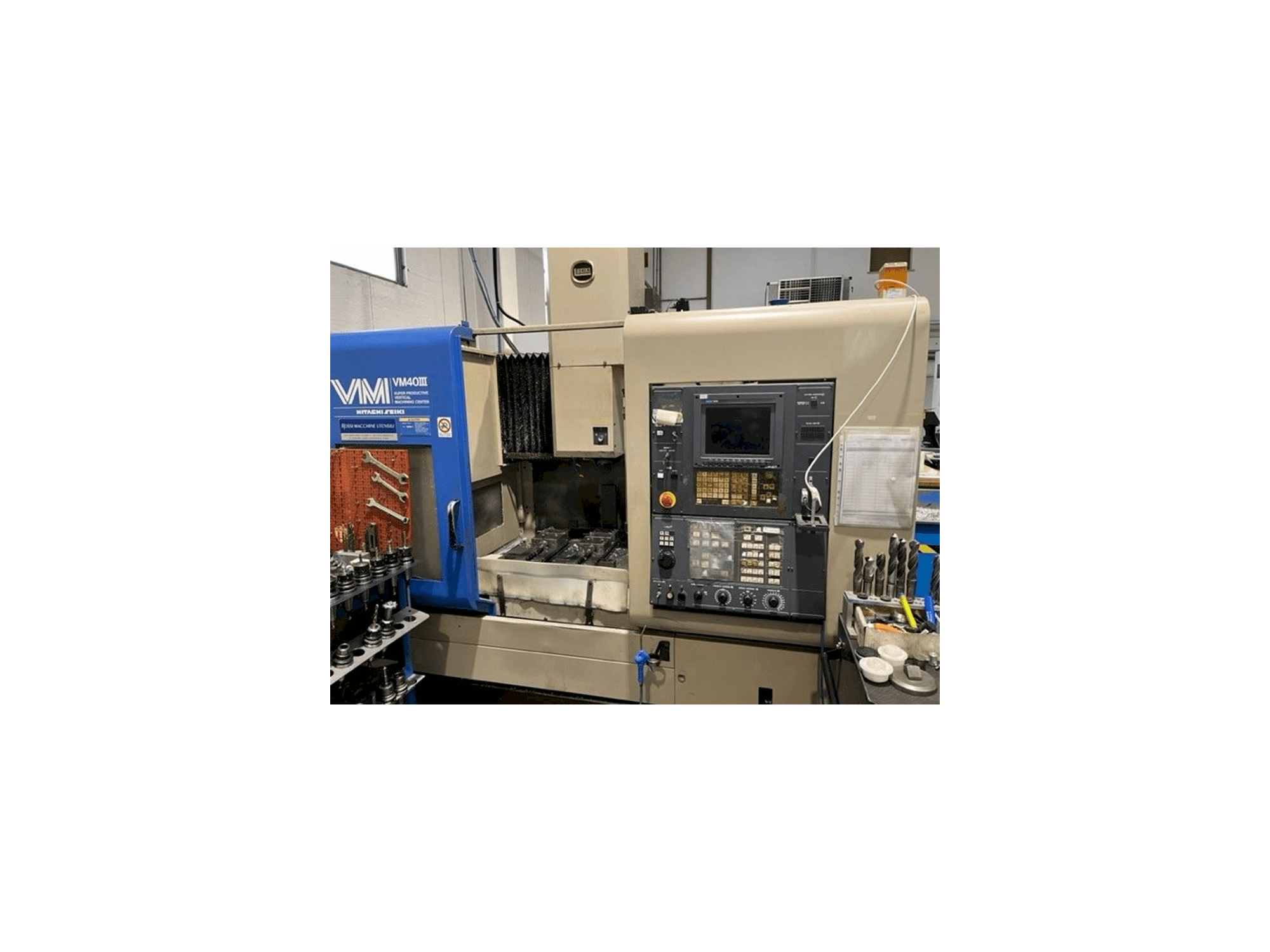 Vista Frontal da HITACHI SEIKI VM40 máquina