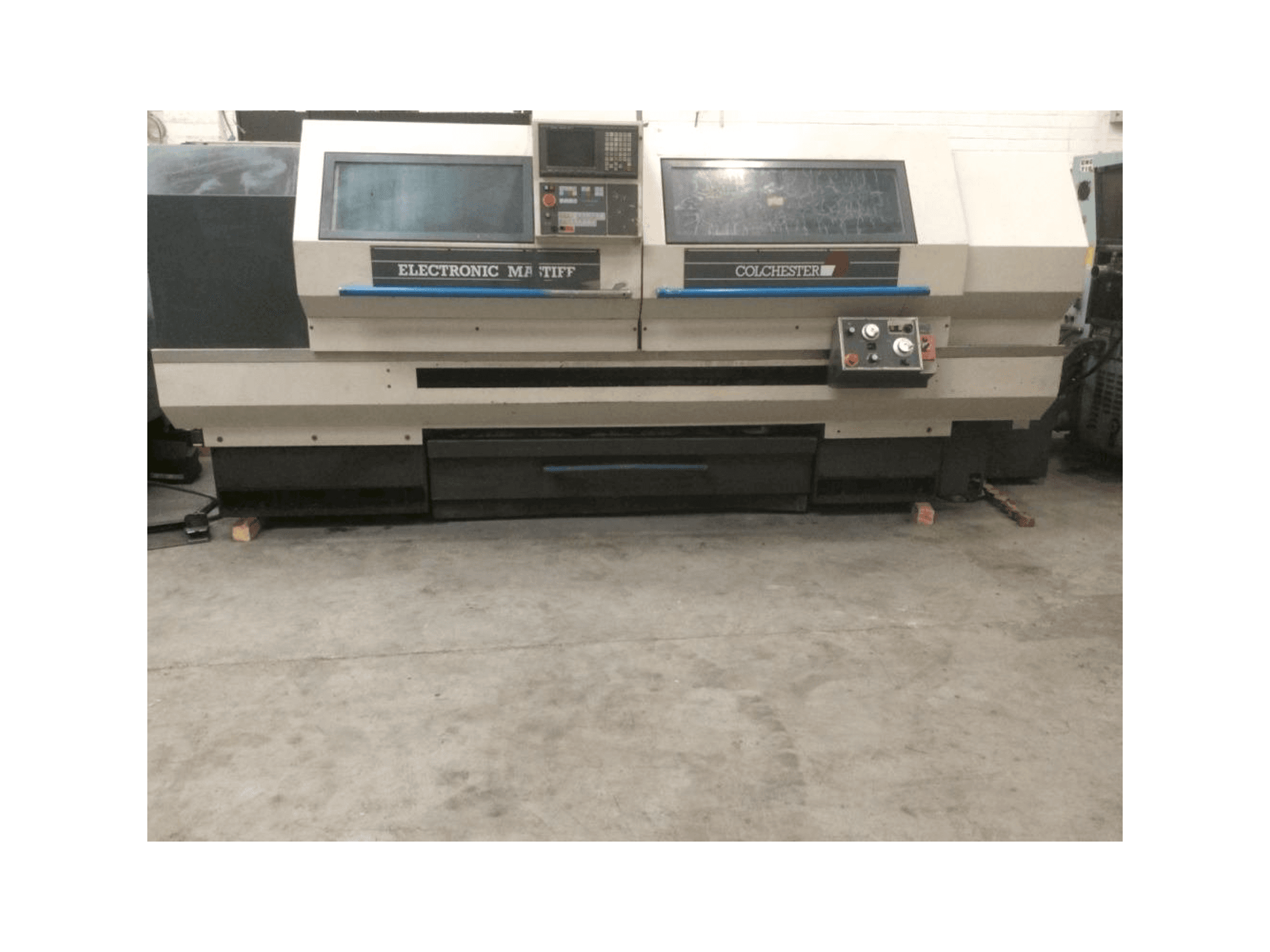 Vista Frontal da Colchester Electronic Mastiff máquina