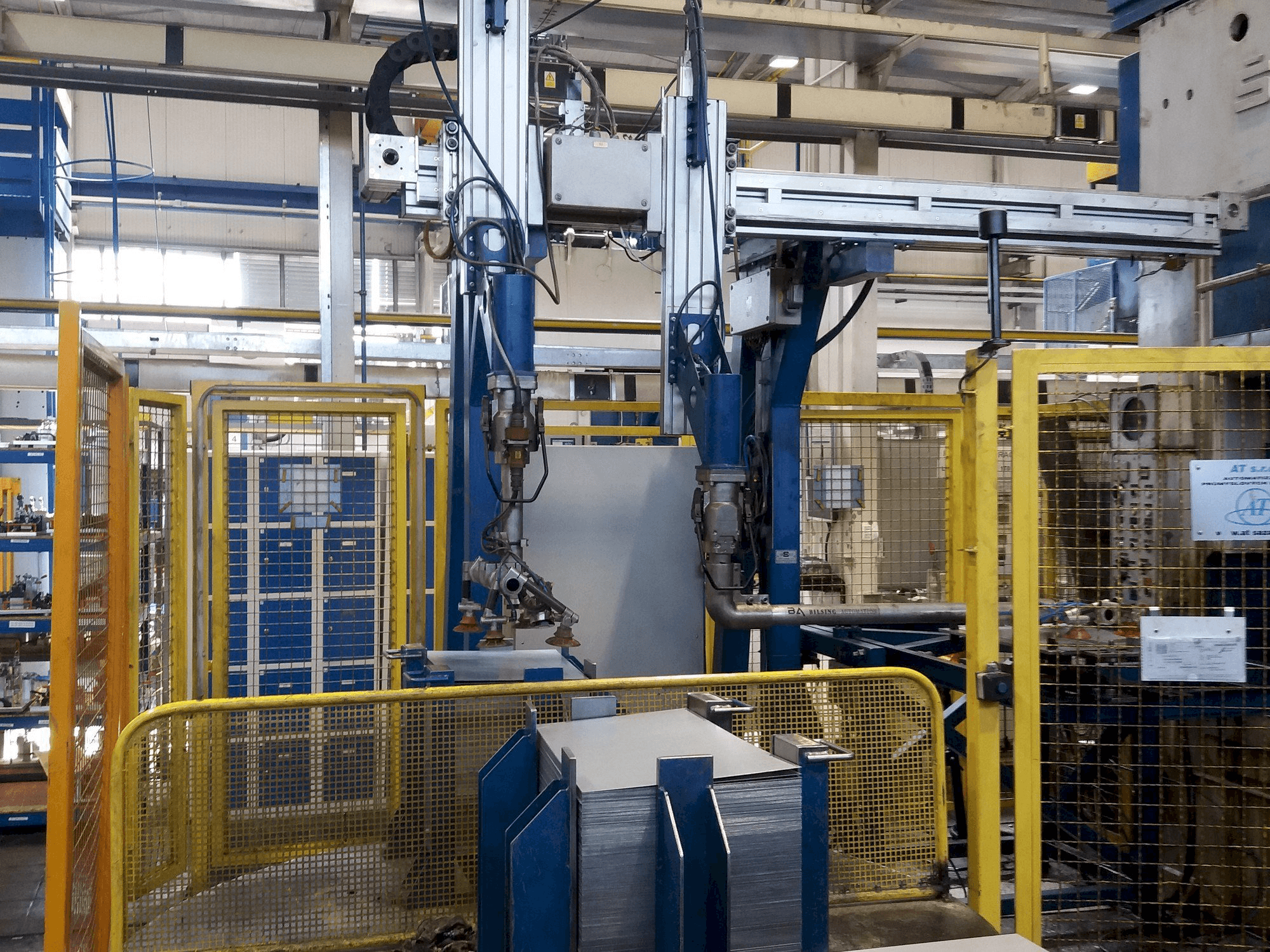 Vista Frontal da SMERAL LKT 250 máquina