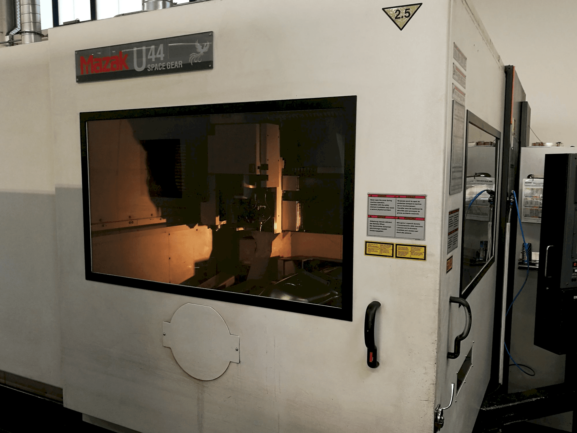 Vista Esquerda da Mazak Space Gear-U44 máquina