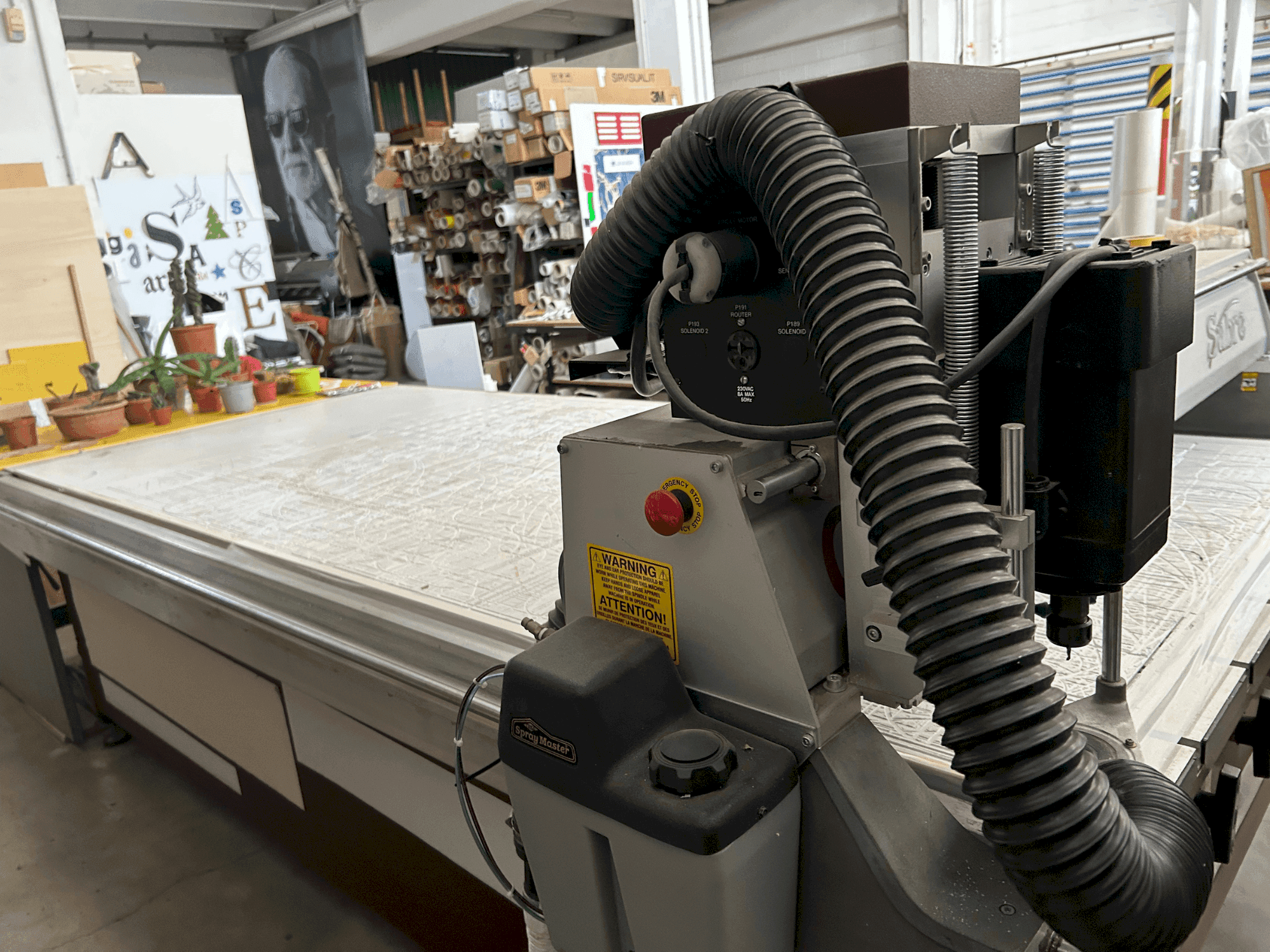 Vista Frontal da Gerber Sabre 408 máquina