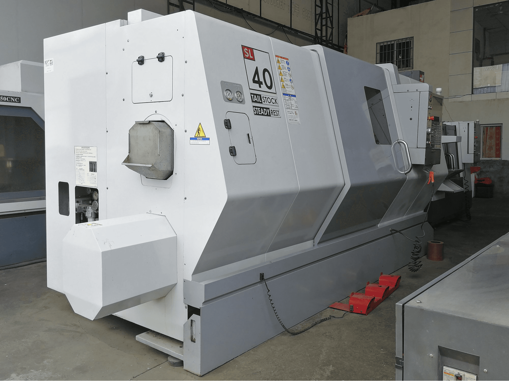 Vista Esquerda da HAAS SL-40 máquina